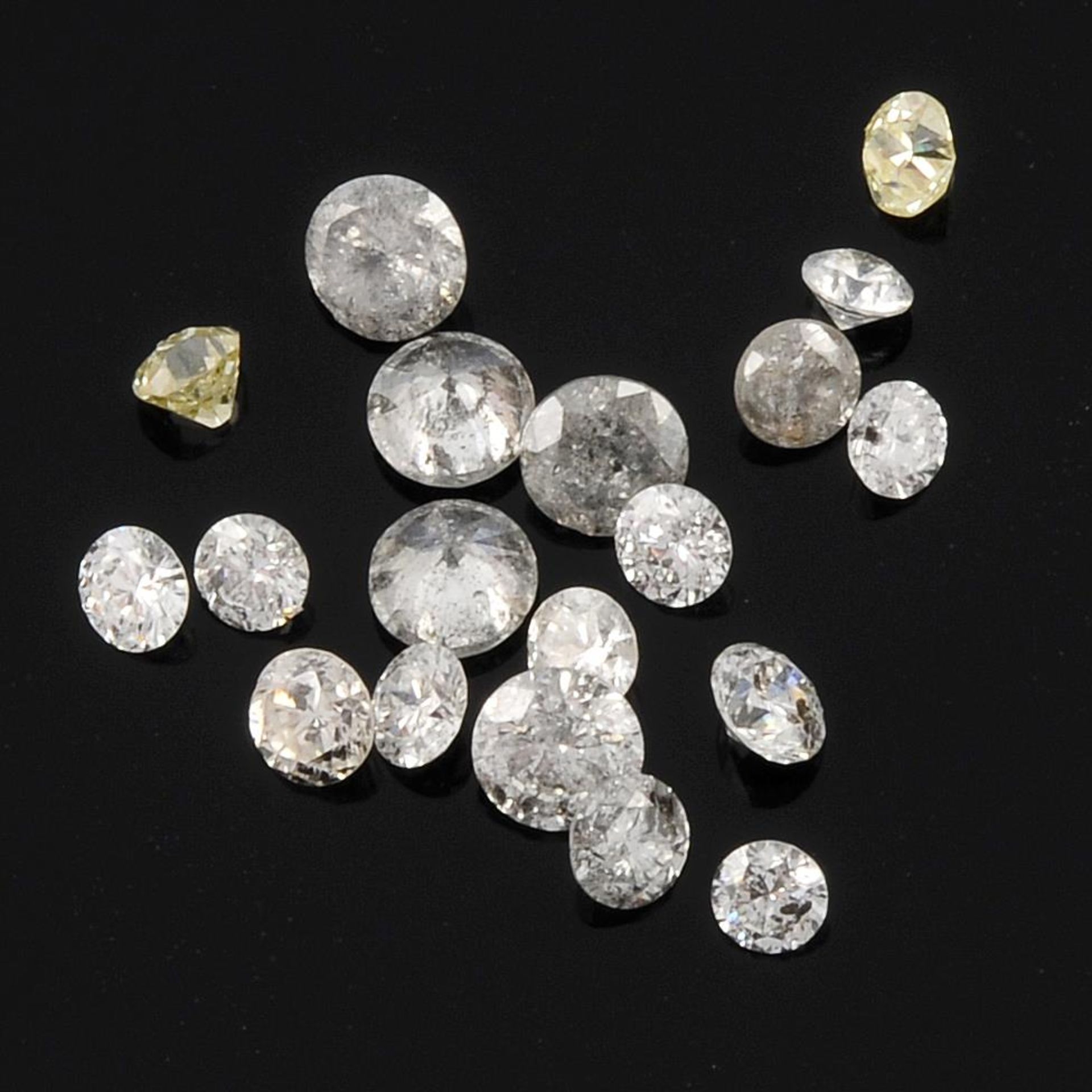 Selection of circular shape diamonds,