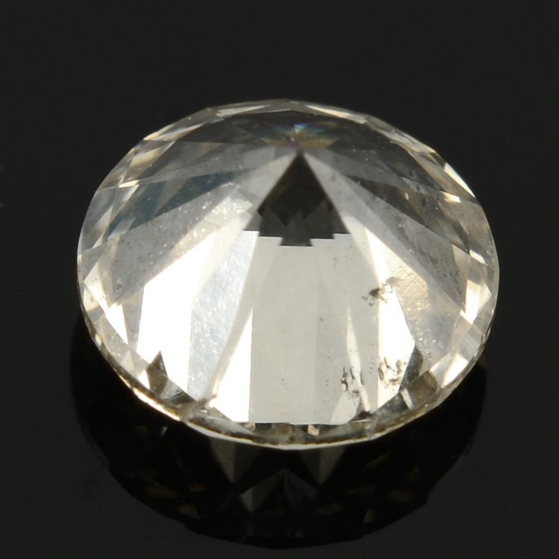 A brilliant cut diamond. - Image 2 of 2