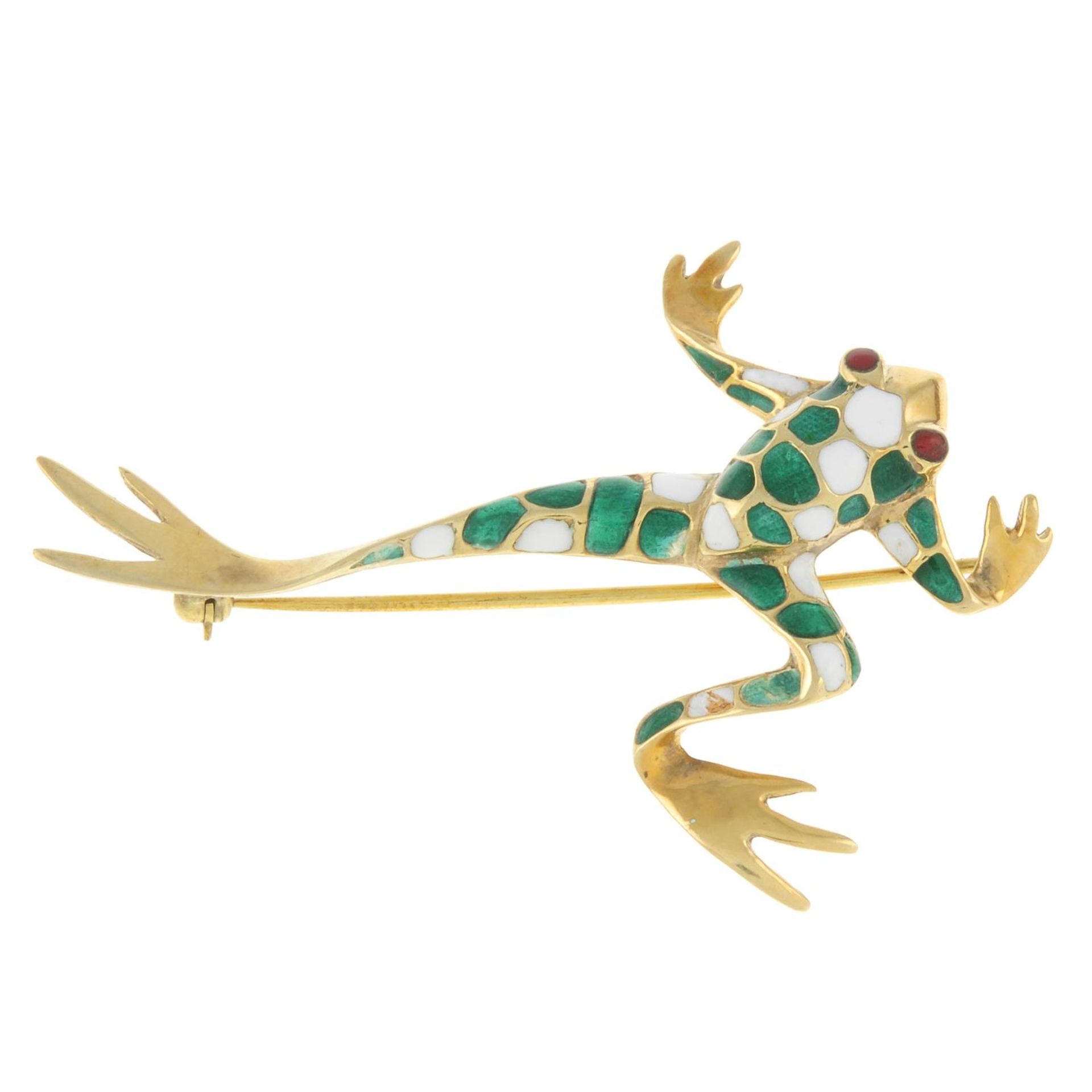 A green, white and red enamel frog brooch.Stamped 14K.Length 5.7cms.