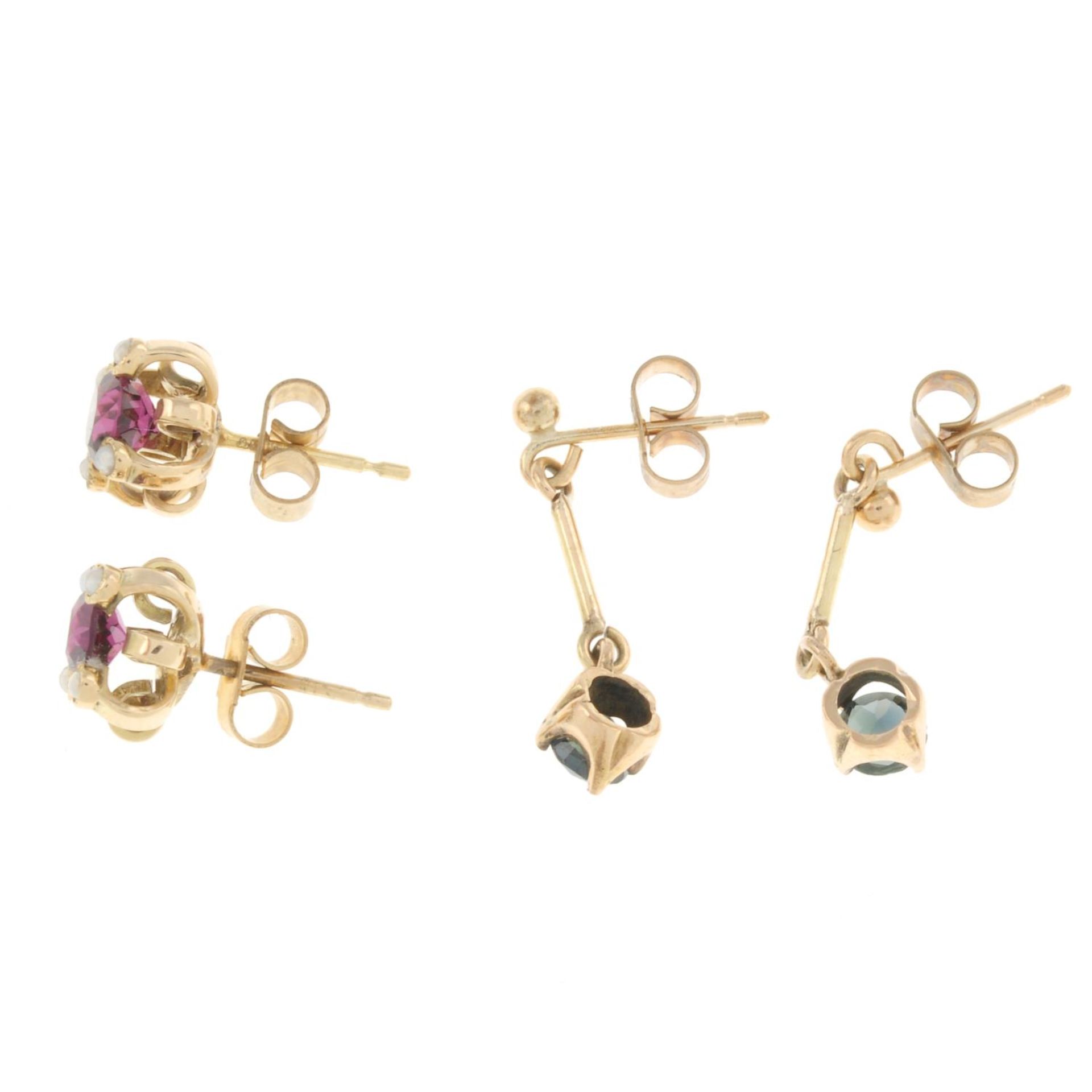 9ct gold purple gem and split pearl stud earrings, - Image 2 of 2