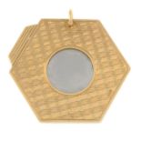 A 9ct gold cigar cutter.Hallmarks for 9ct gold.