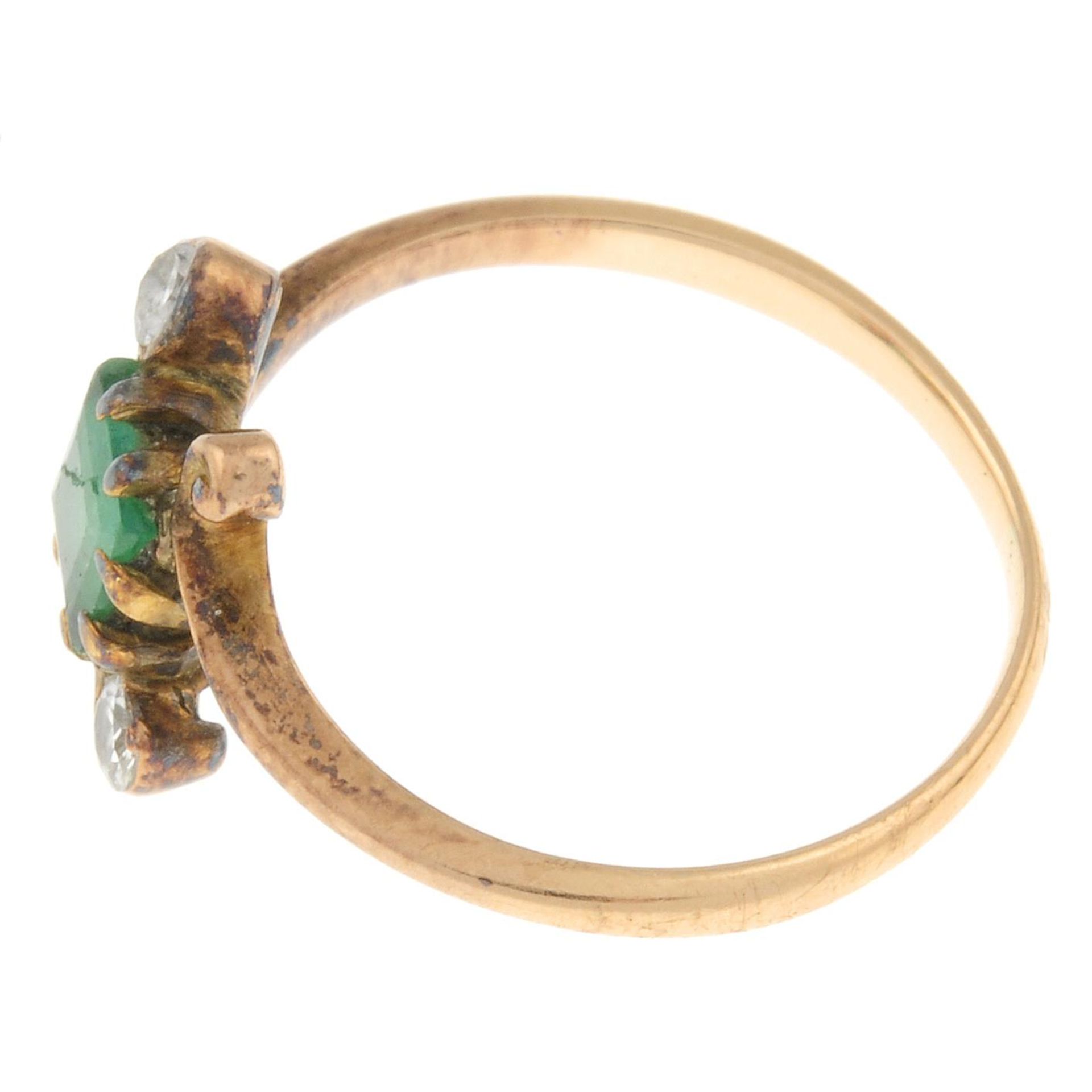 An early 20th century gold emerald and diamond crossover ring. - Image 2 of 3