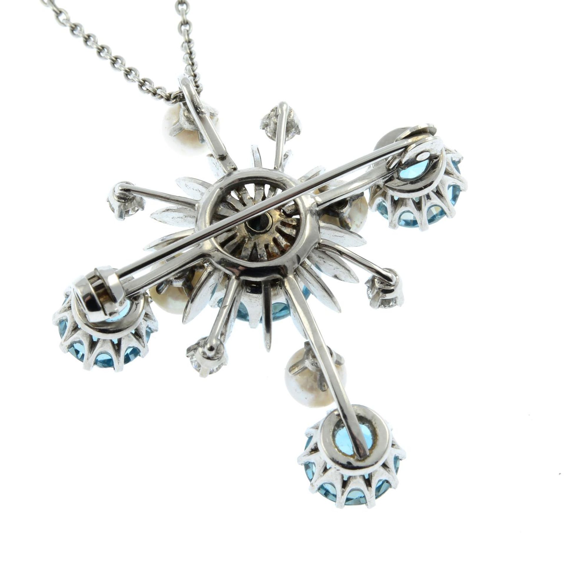 A blue zircon, cultured pearl and diamond pendant, with chain. - Bild 4 aus 5
