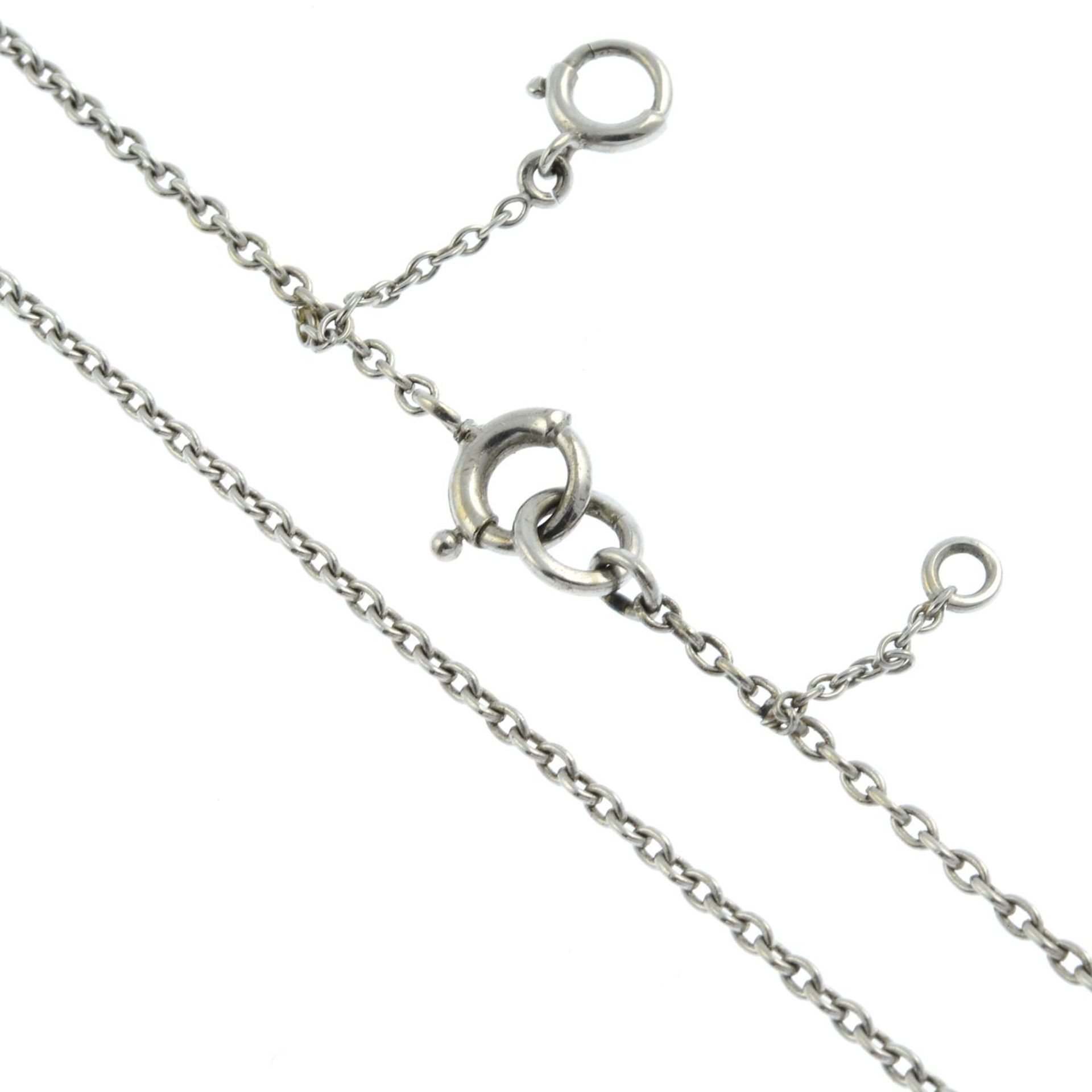 A blue zircon, cultured pearl and diamond pendant, with chain. - Bild 5 aus 5