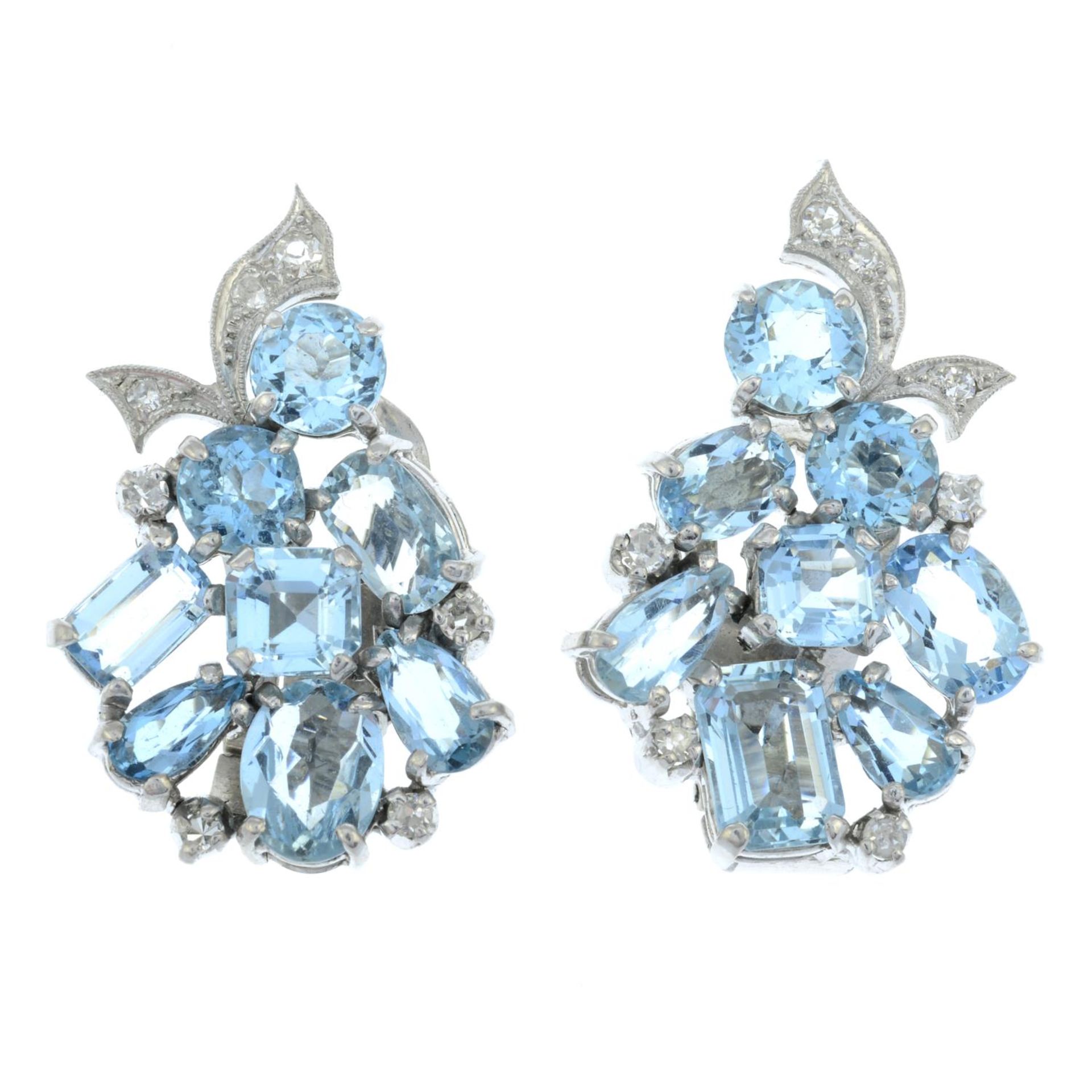 A pair of mid 20th century palladium vari-shape aquamarine and diamond earrings. - Bild 2 aus 3