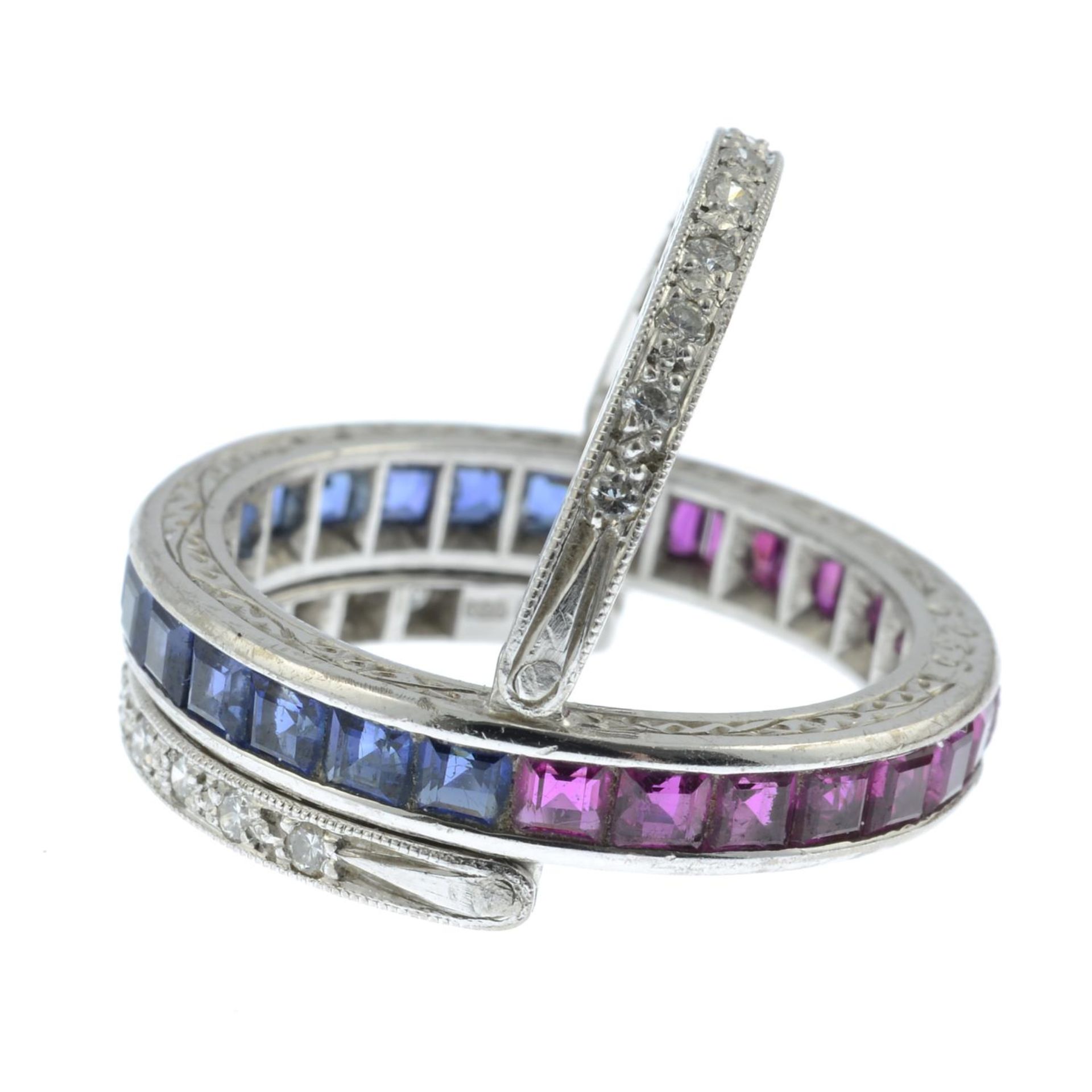 An 18ct gold sapphire and ruby full eternity ring, with pavé-set diamond hinged sides. - Bild 5 aus 6