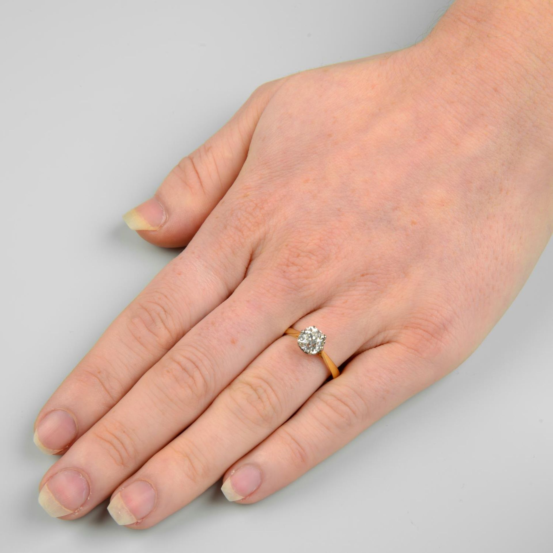 An 18ct gold old-cut diamond single-stone ring. - Bild 3 aus 6
