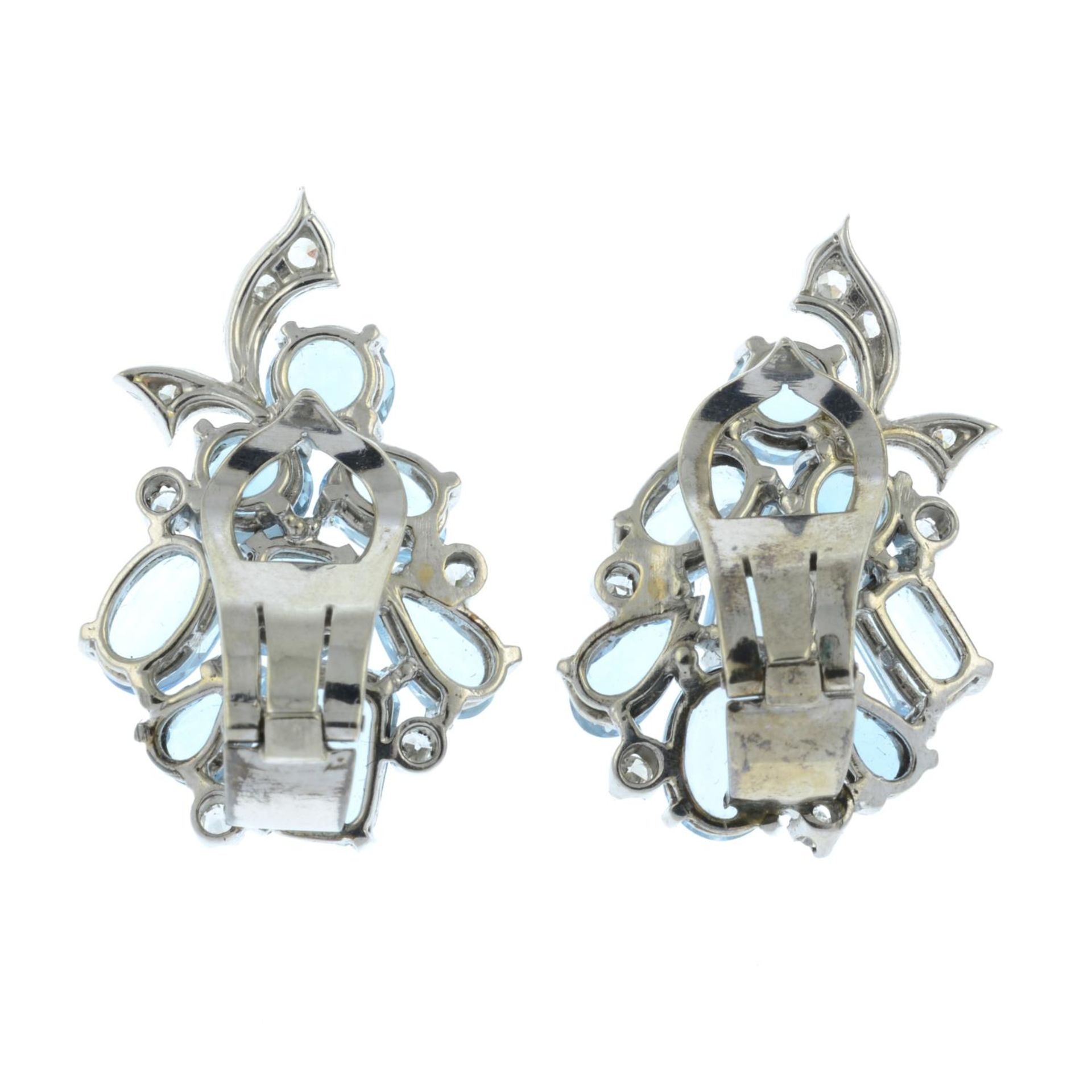 A pair of mid 20th century palladium vari-shape aquamarine and diamond earrings. - Bild 3 aus 3