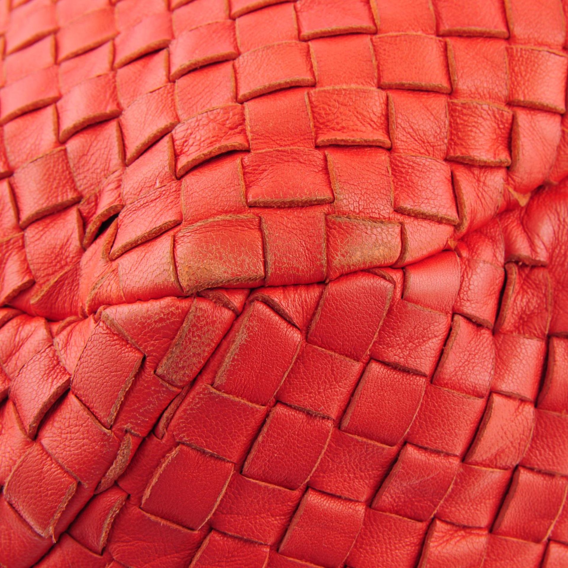 BOTTEGA VENETA - a red Nappa Intrecciato Campana hobo handbag. - Image 5 of 5