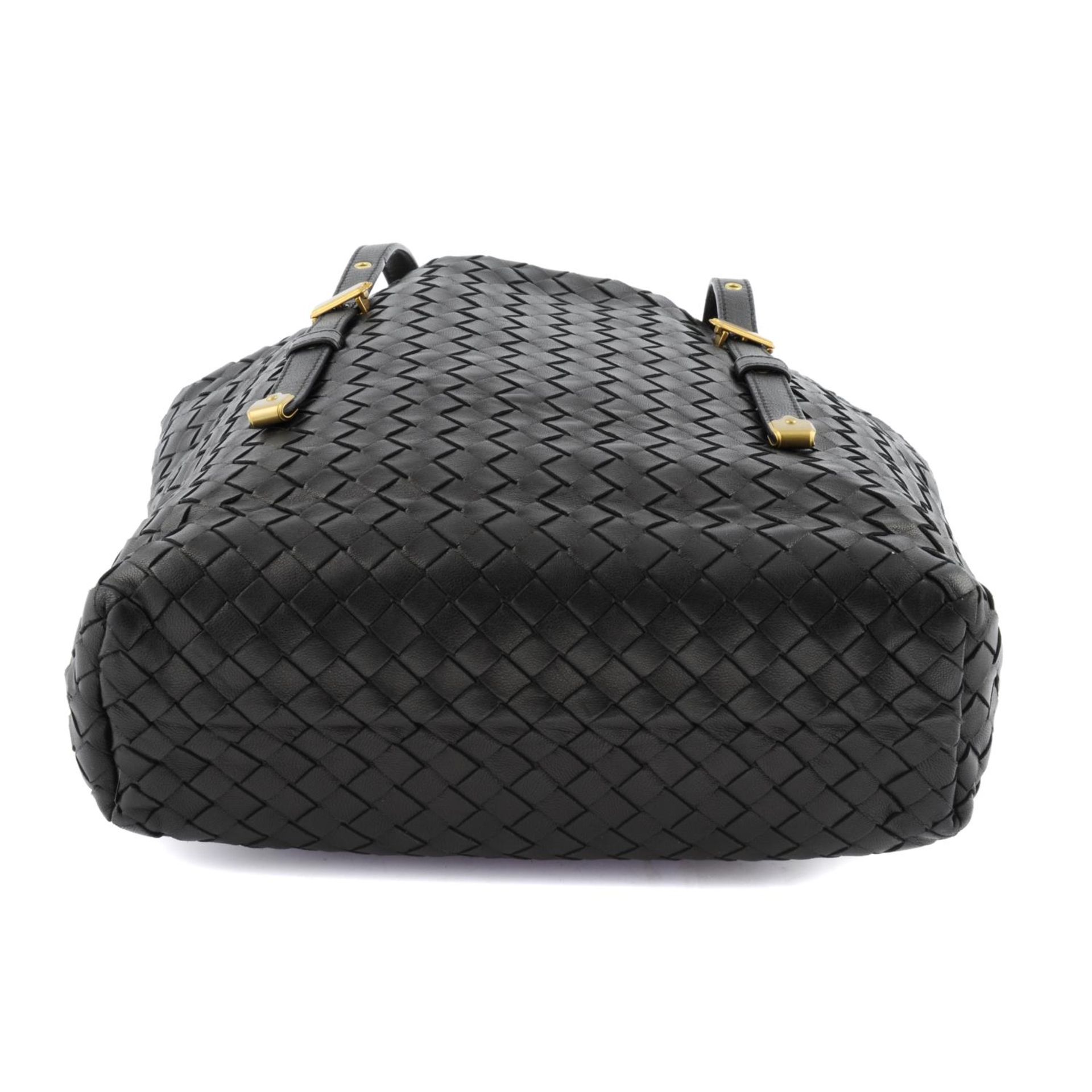 BOTTEGA VENETA - a black intrecciato leather handbag. - Image 4 of 4