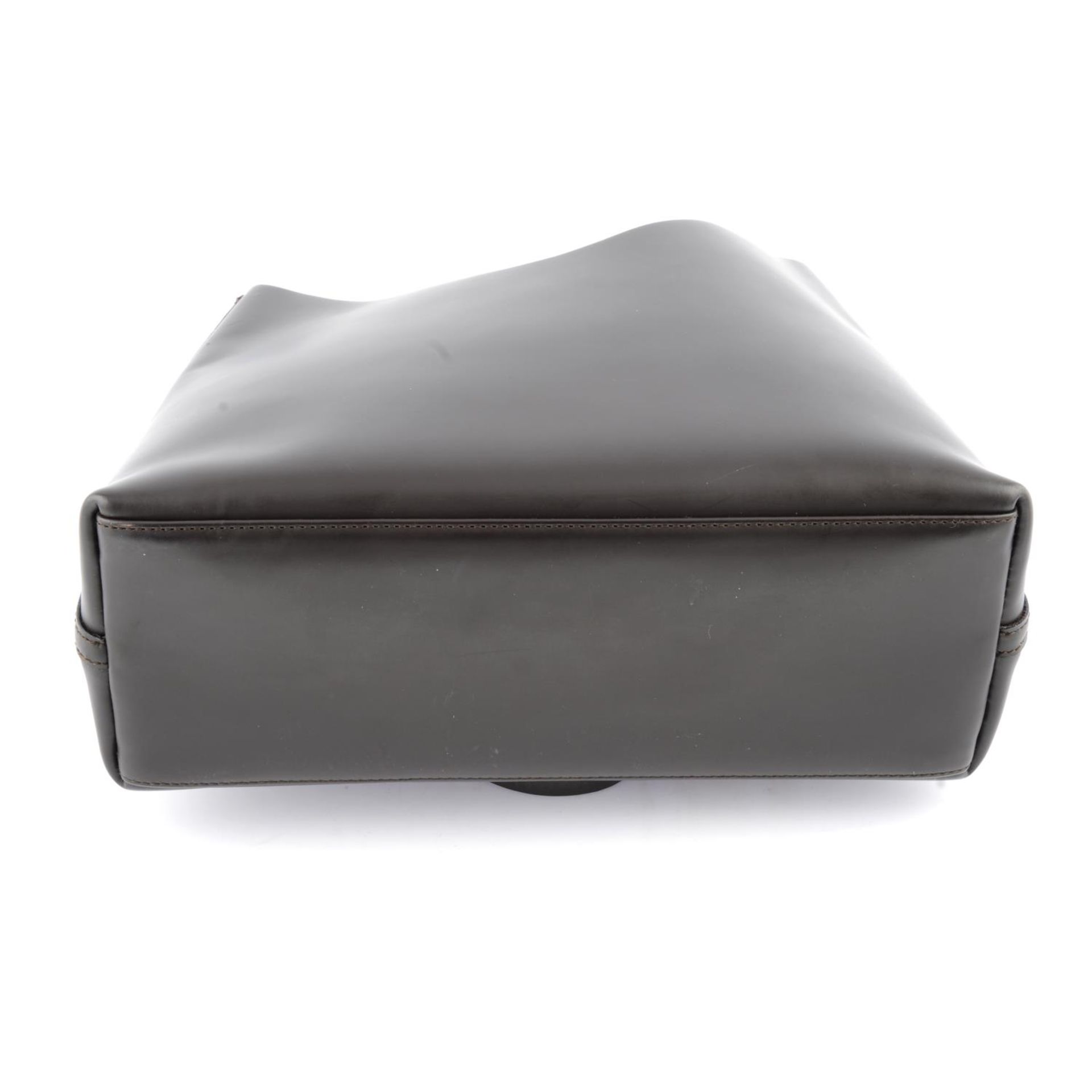 GUCCI - a brown leather handbag. - Image 4 of 5