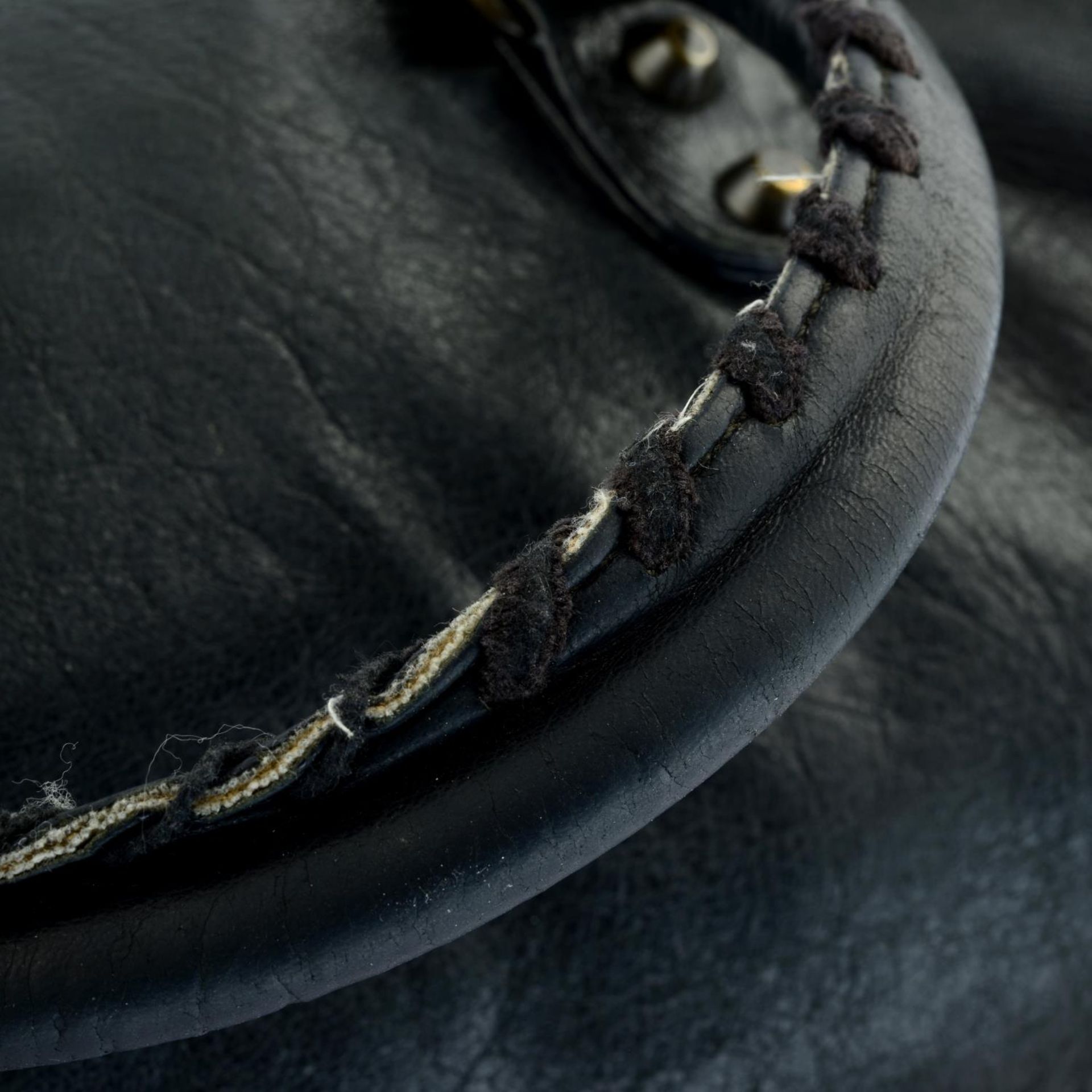 BALENCIAGA - a black leather Twiggy handbag. - Image 5 of 6