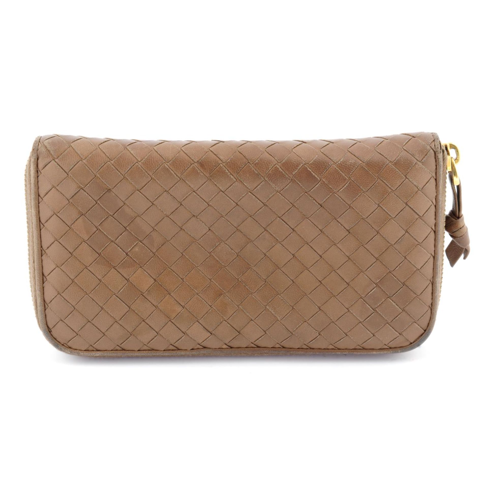 BOTTEGA VENETA - an Intrecciato leather Zippy wallet. - Bild 2 aus 4