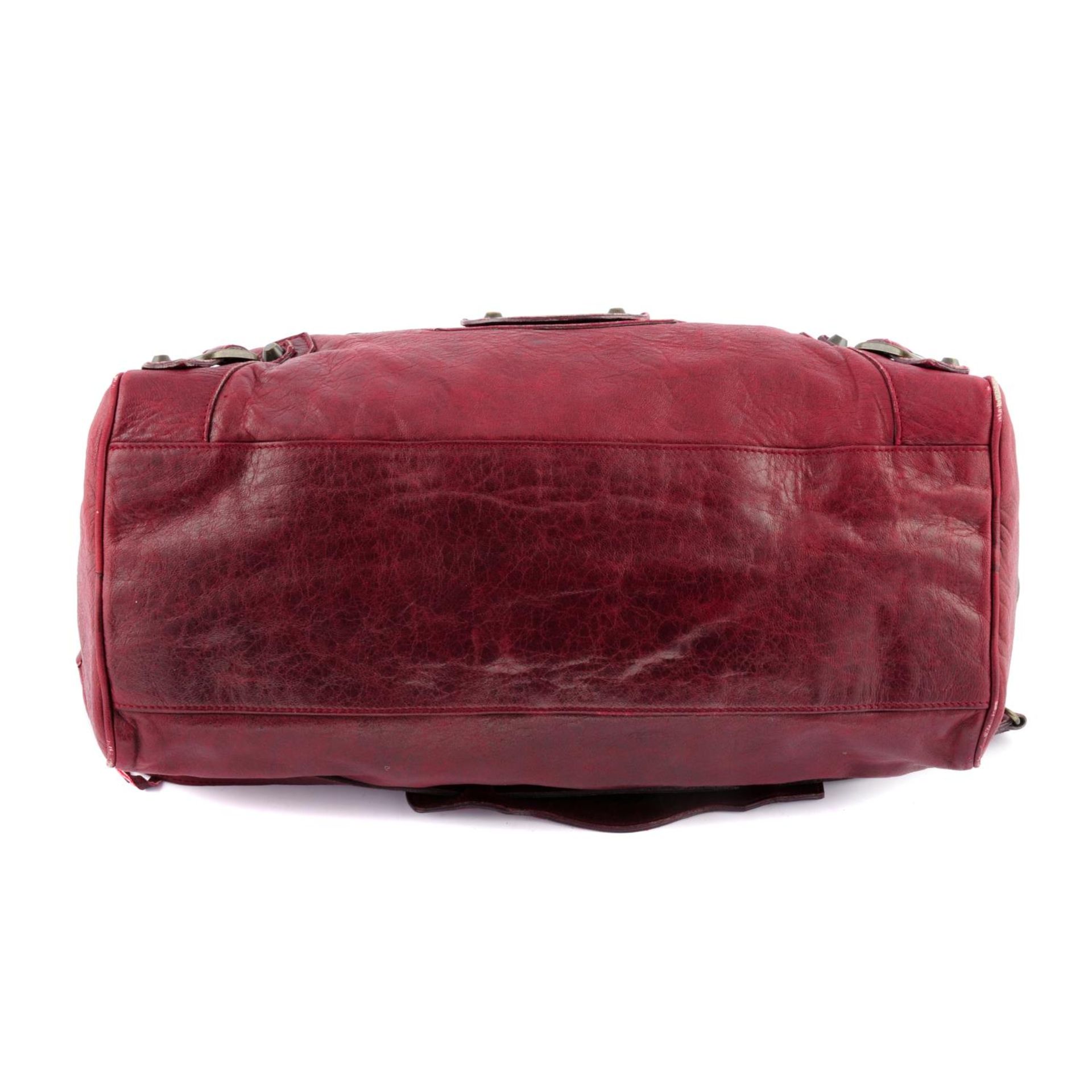 BALENCIAGA - a distressed leather Twiggy handbag. - Image 5 of 5