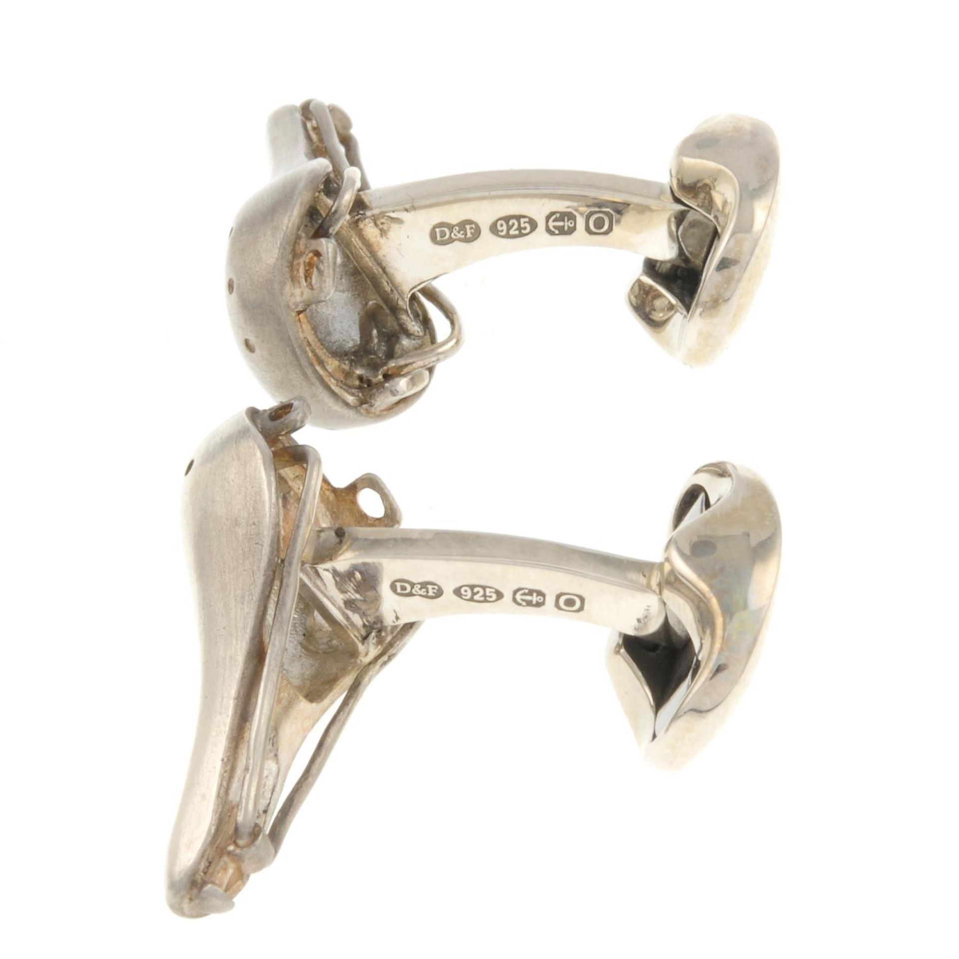 A pair of silver cufflinks, - Image 2 of 3