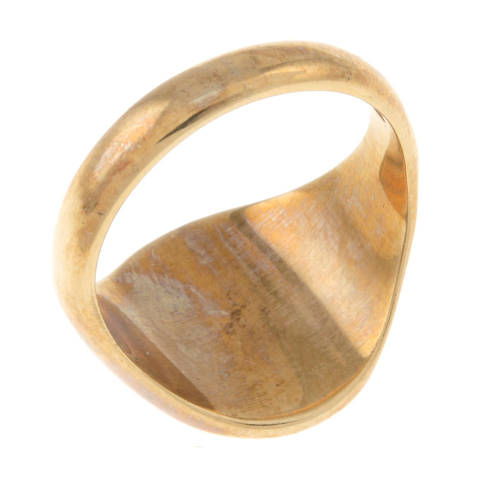 A gentleman's 9ct gold signet ring.Hallmarks for London, 1966.Ring size S. - Image 3 of 3