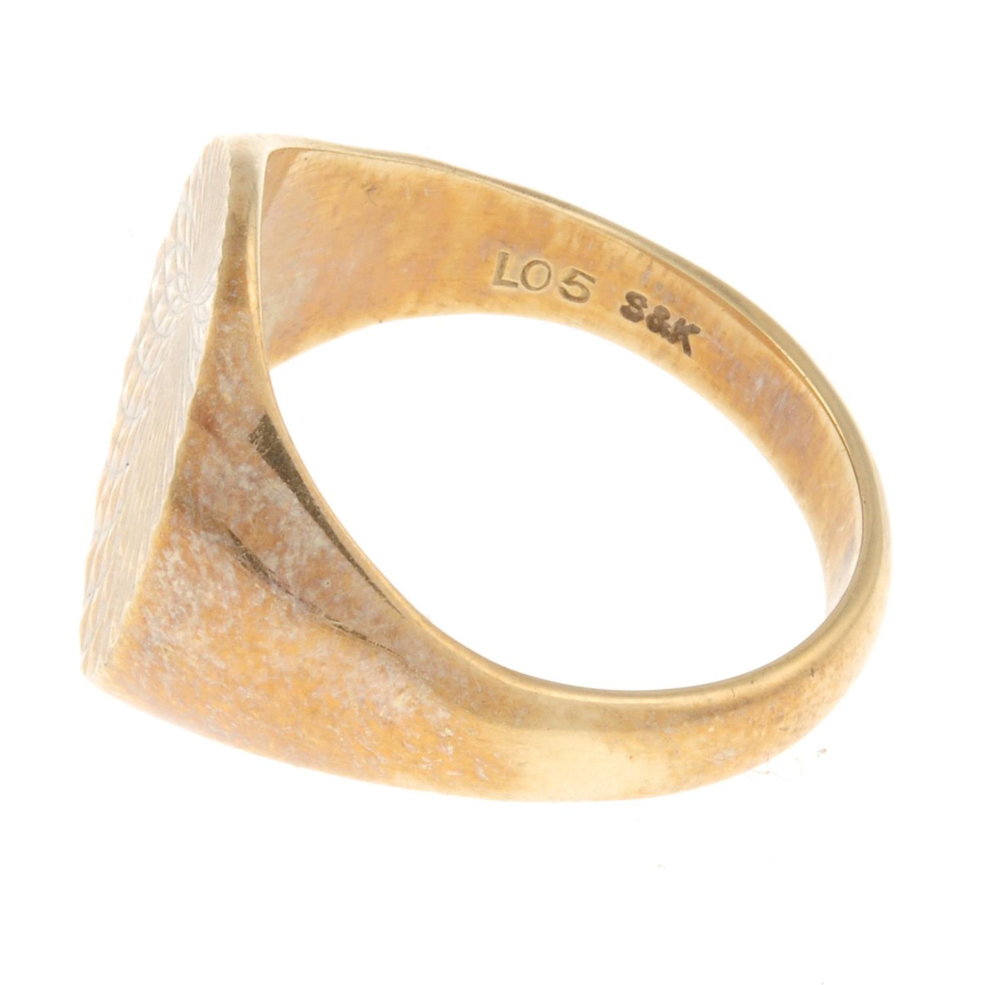 A gentleman's 9ct gold signet ring.Hallmarks for London, 1966.Ring size S. - Image 2 of 3