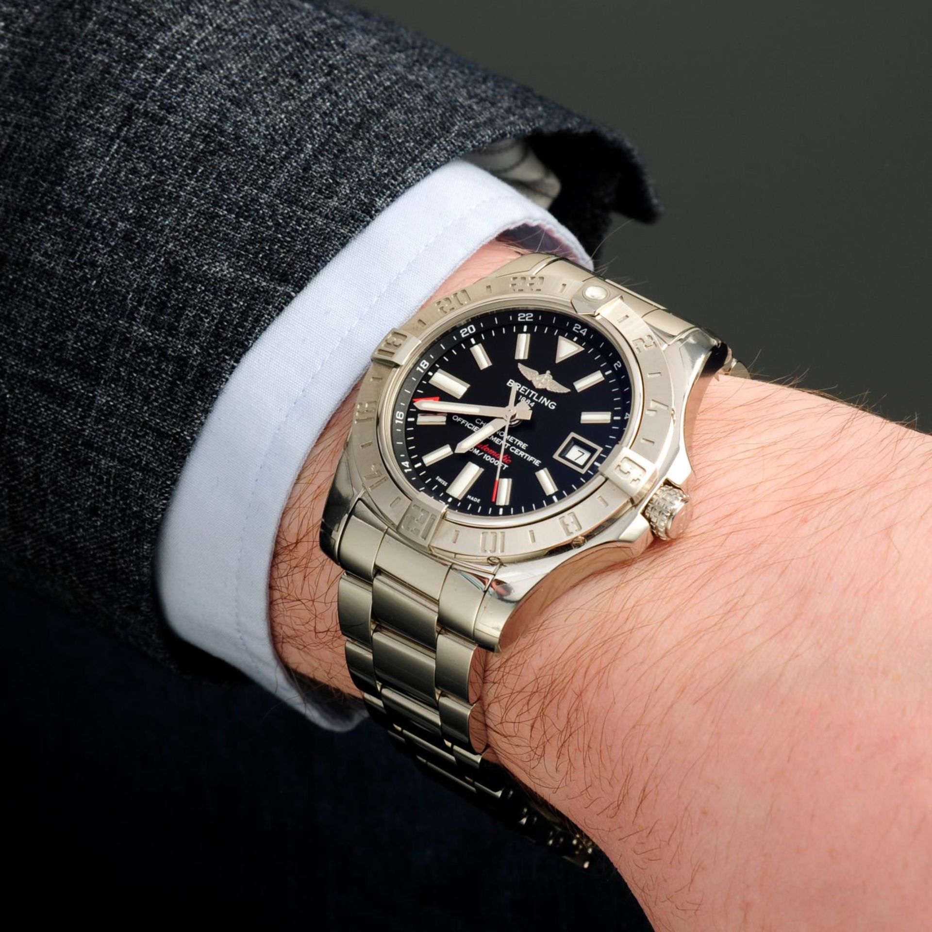 BREITLING - an Avenger II GMT braceletwatch. - Image 3 of 5