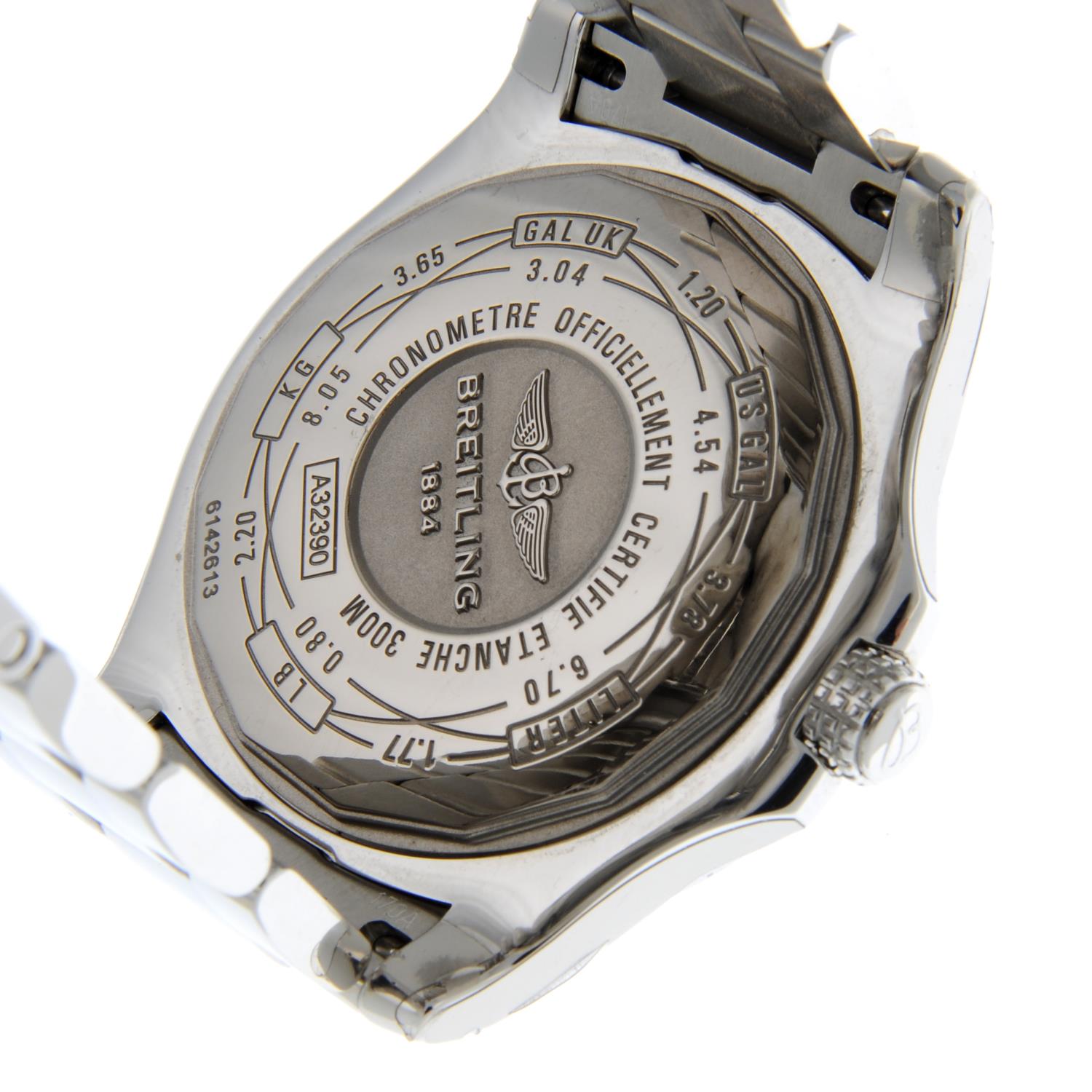 BREITLING - an Avenger II GMT braceletwatch. - Image 5 of 5