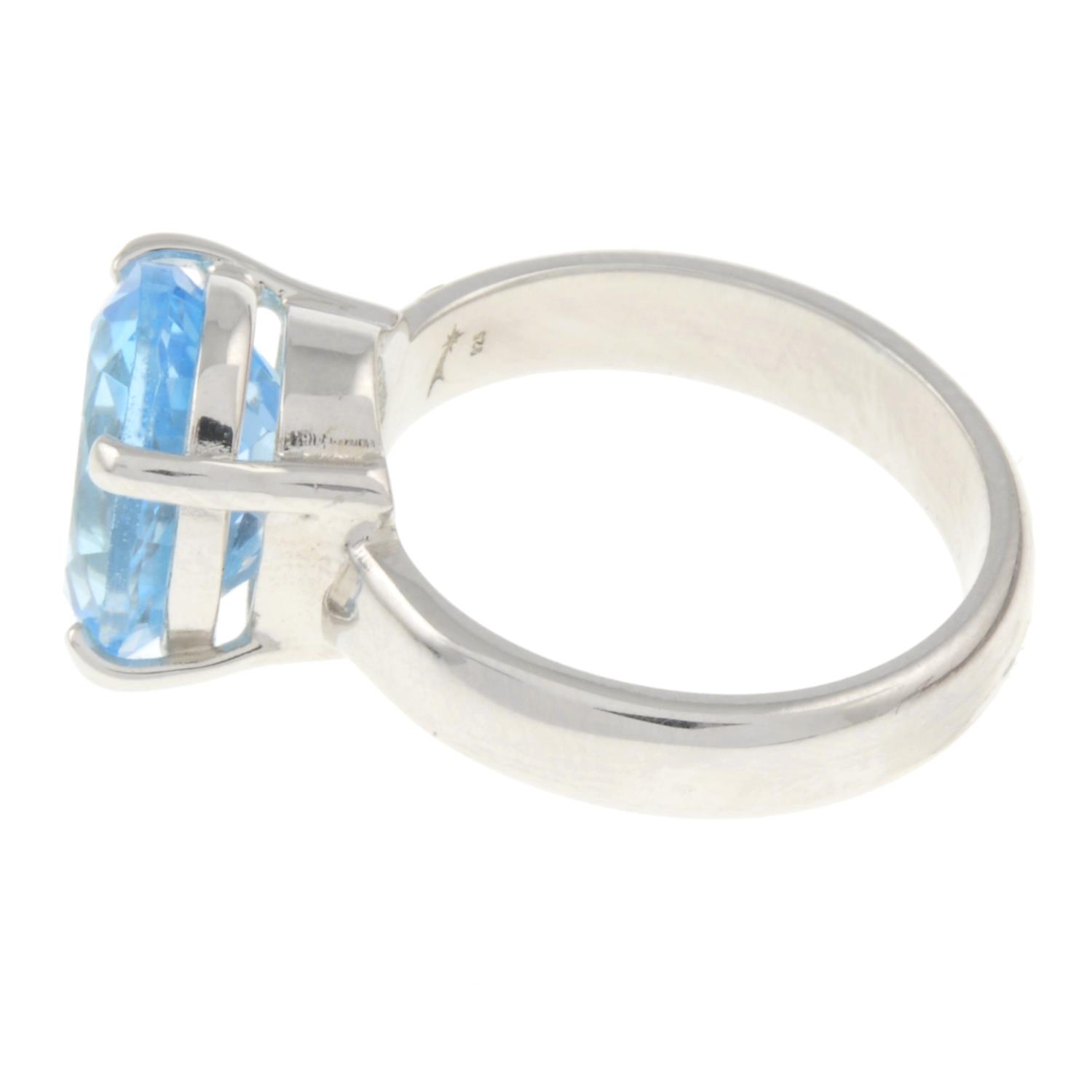 A blue topaz single-stone ring.Stamped 925.Ring size N 1/2. - Image 2 of 3