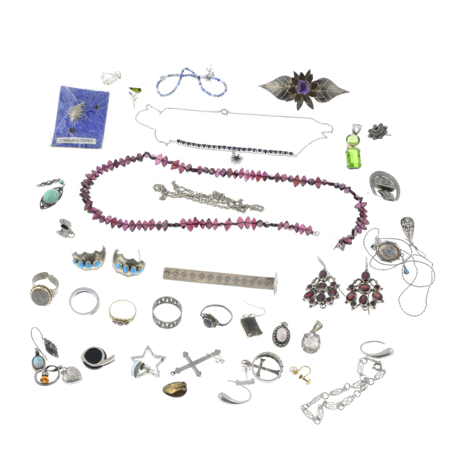 A selection of jewellery, to include a pair of garnet earrings. - Image 2 of 2