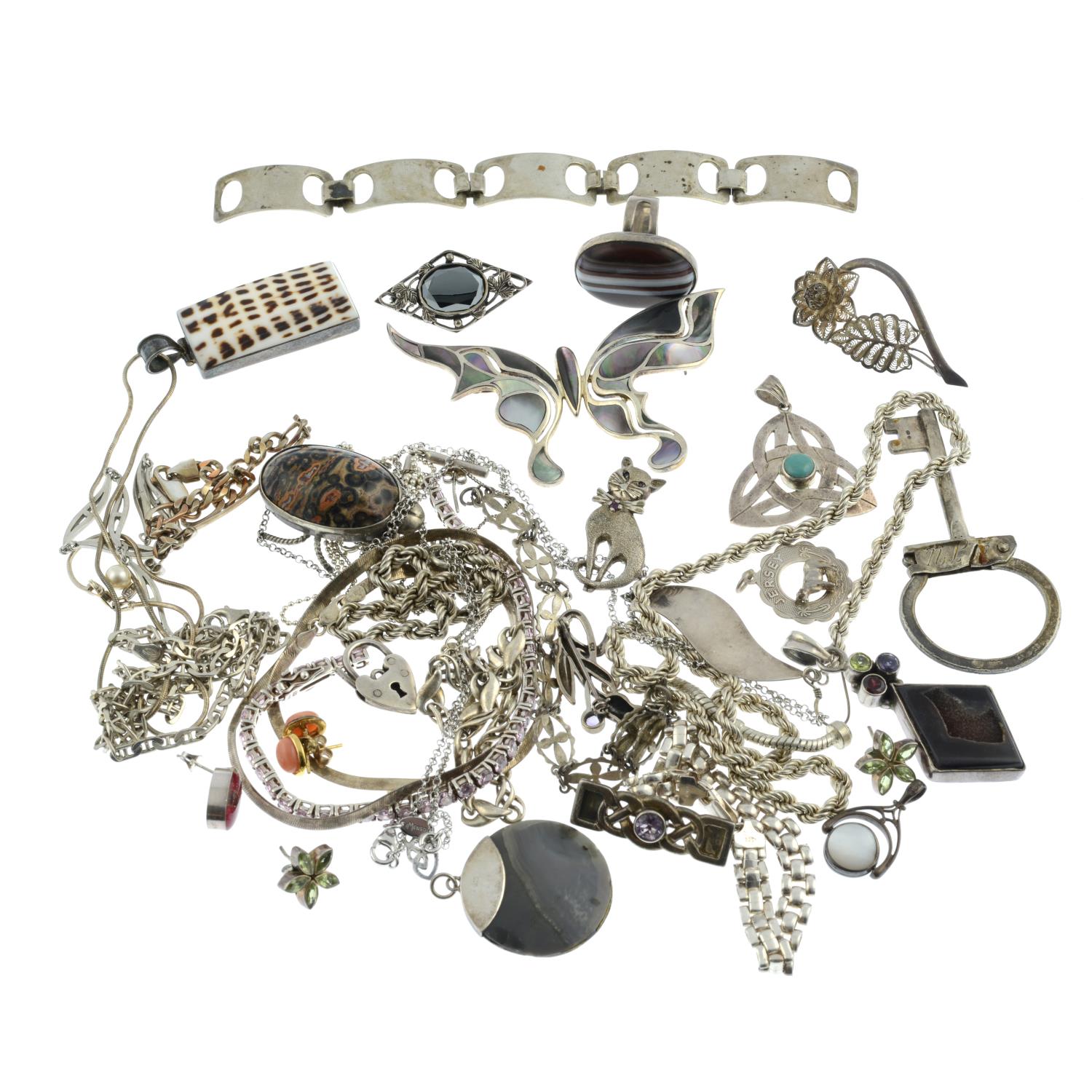 A selection of jewellery, to include a mother of pearl brooch. - Image 2 of 2