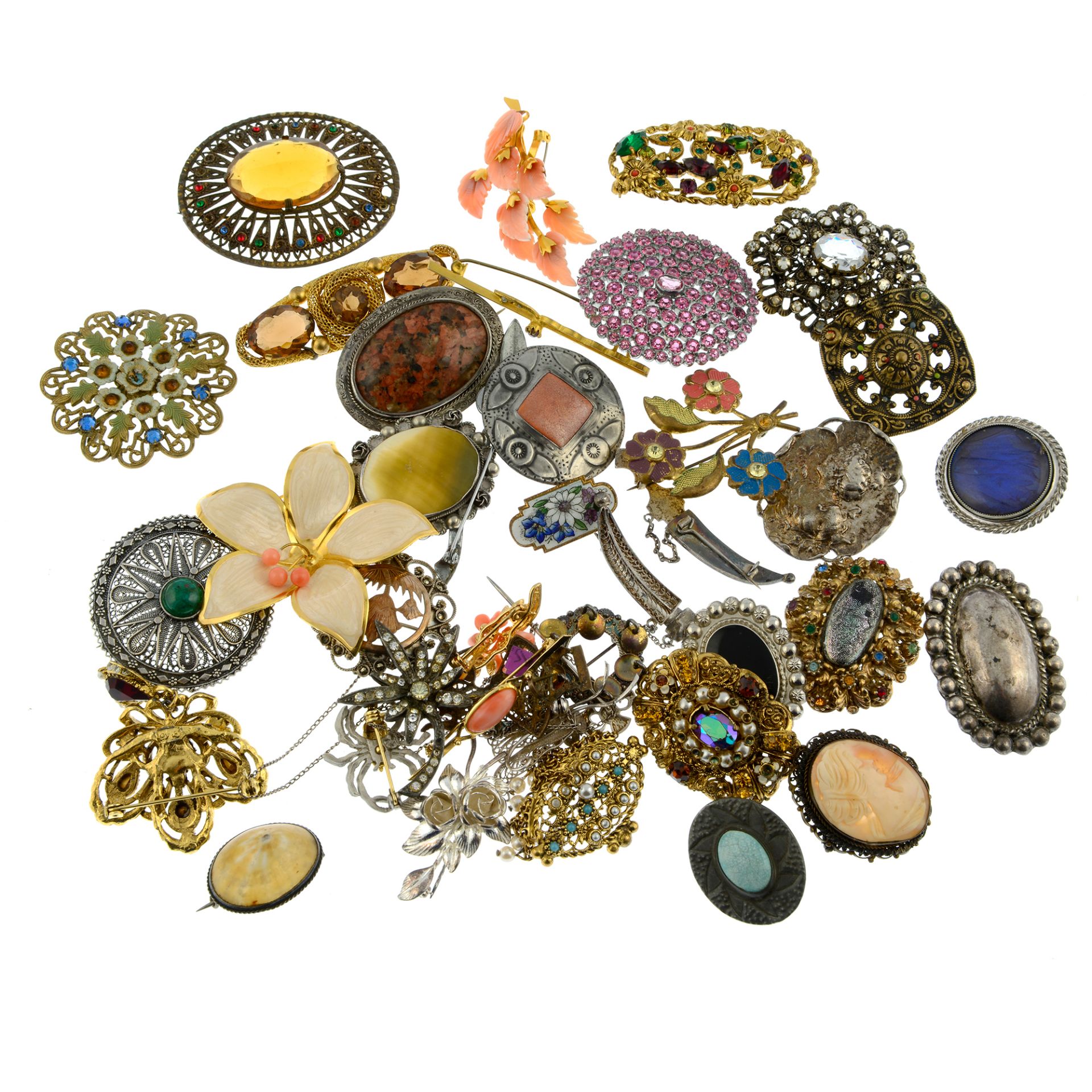 A selection of brooches, to include a cameo brooch. - Image 2 of 2