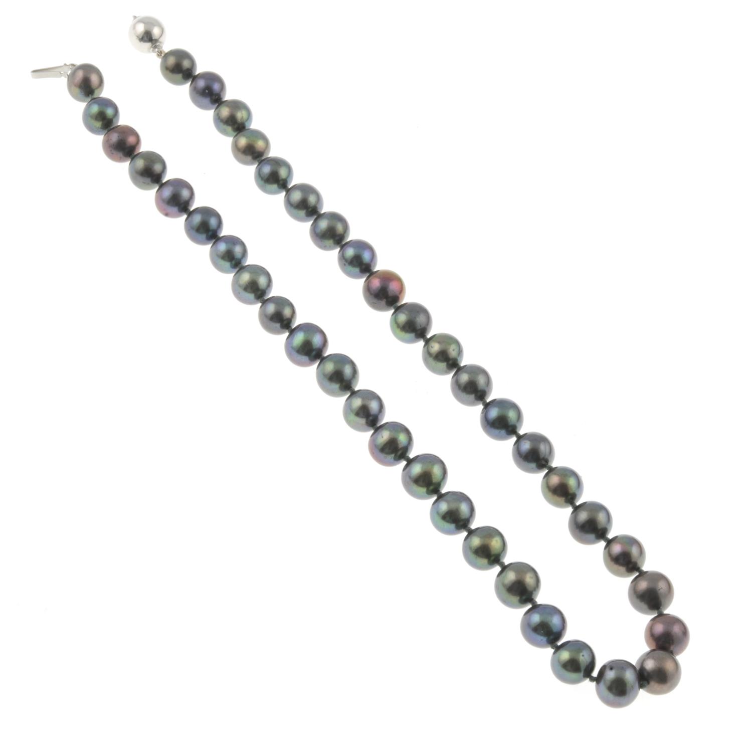 A black cultured freshwater pearl necklace.Claps stamped 925.Length of necklace 48.2cms. - Image 2 of 2