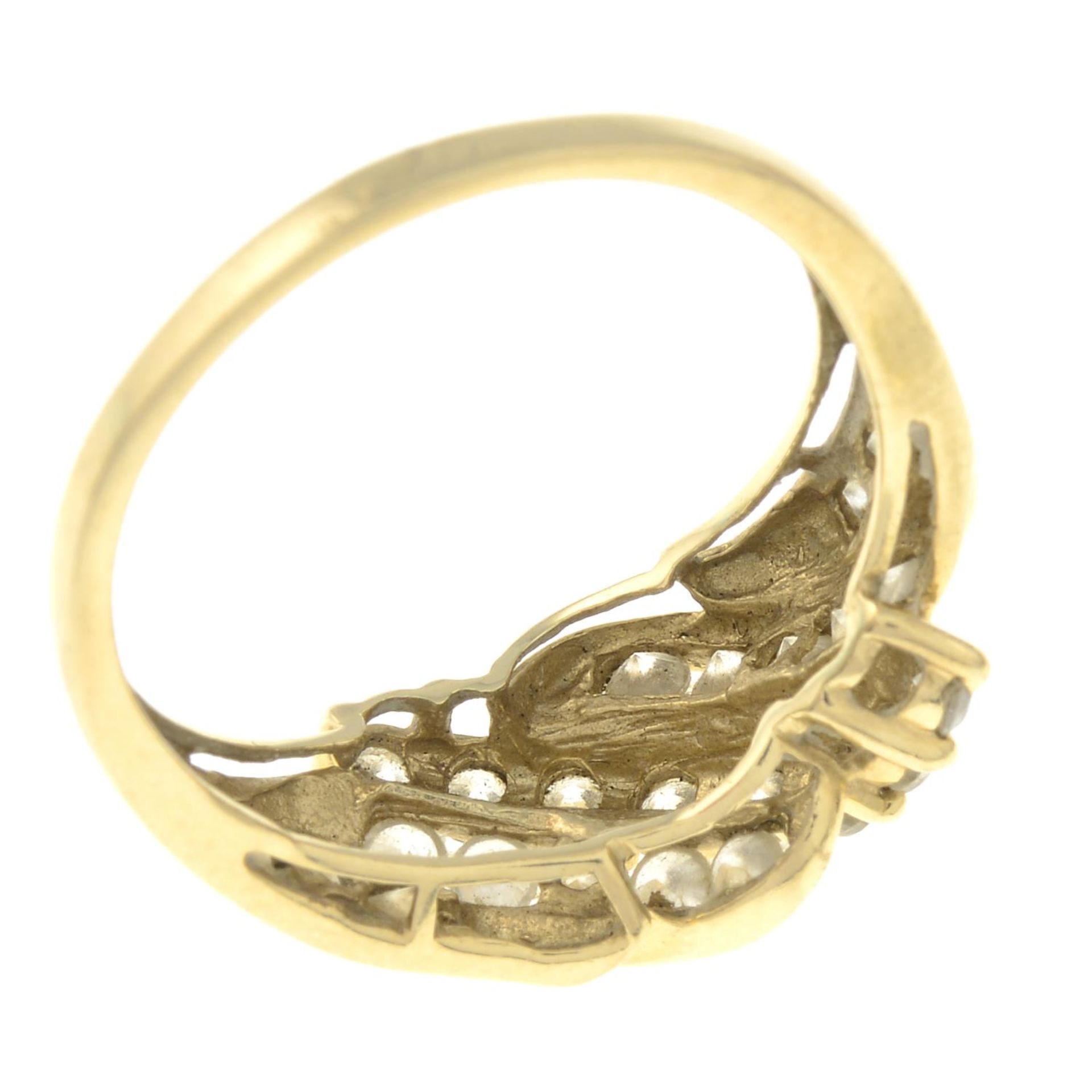 A 14ct gold cubic zirconia dress ring.Hallmarks for Birmingham, 2002.Ring size R. - Bild 3 aus 3