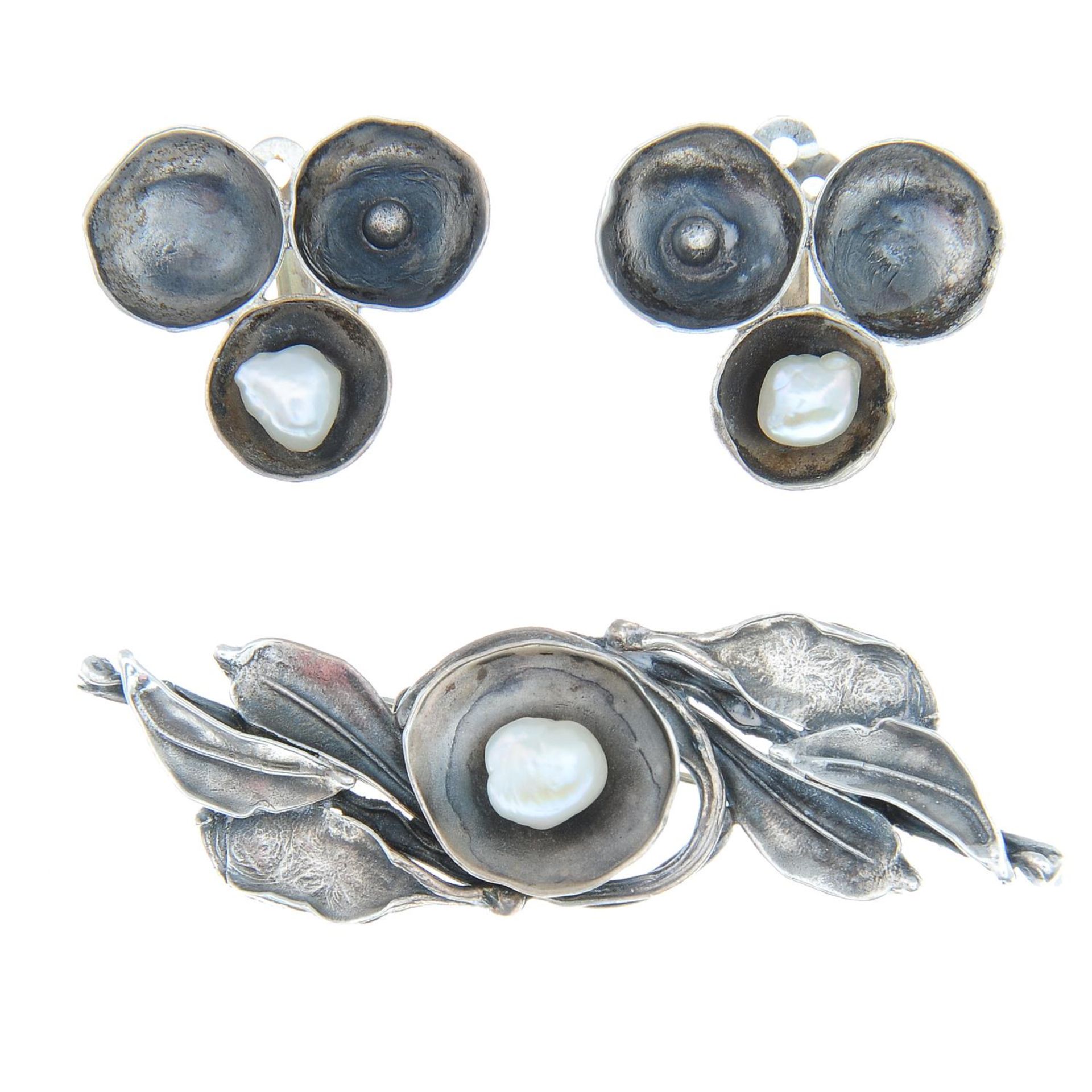 A selection of silver and cultured pearl jewellery,