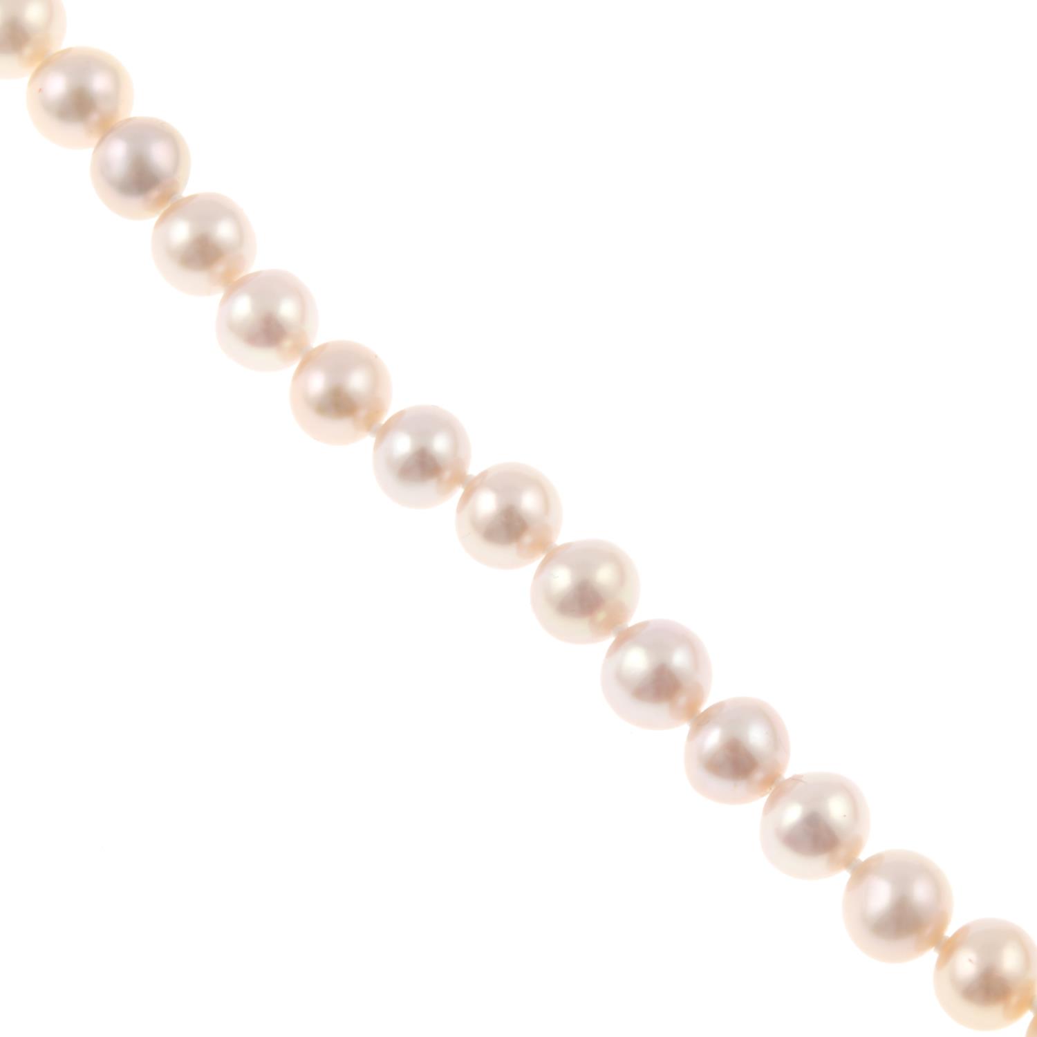 A pink fresh water cultured pearl necklace, with 18ct gold clasp.Hallmarks for London.