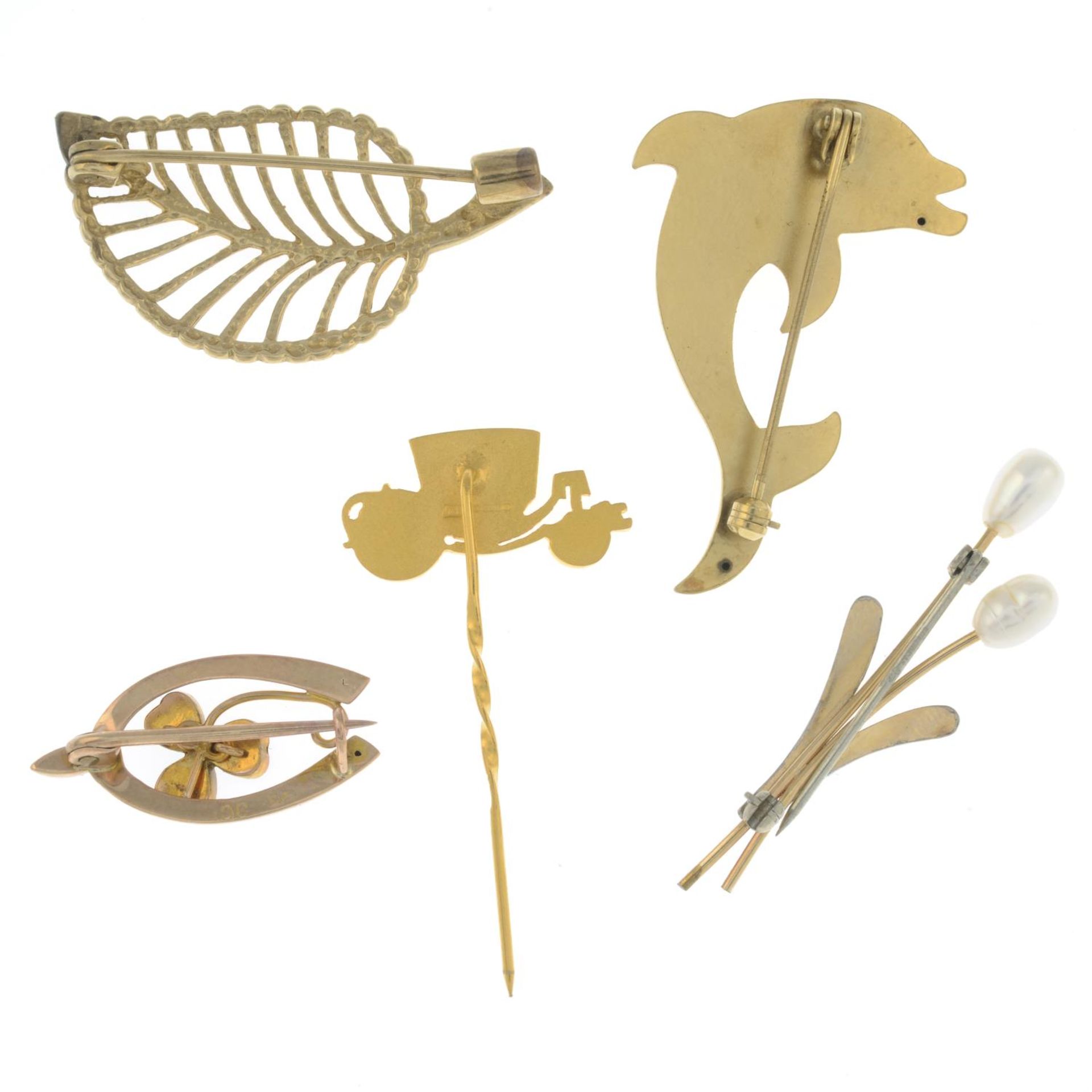 Four brooches and a 9ct gold stickpin.Three with hallmarks for 9ct gold. - Image 3 of 3