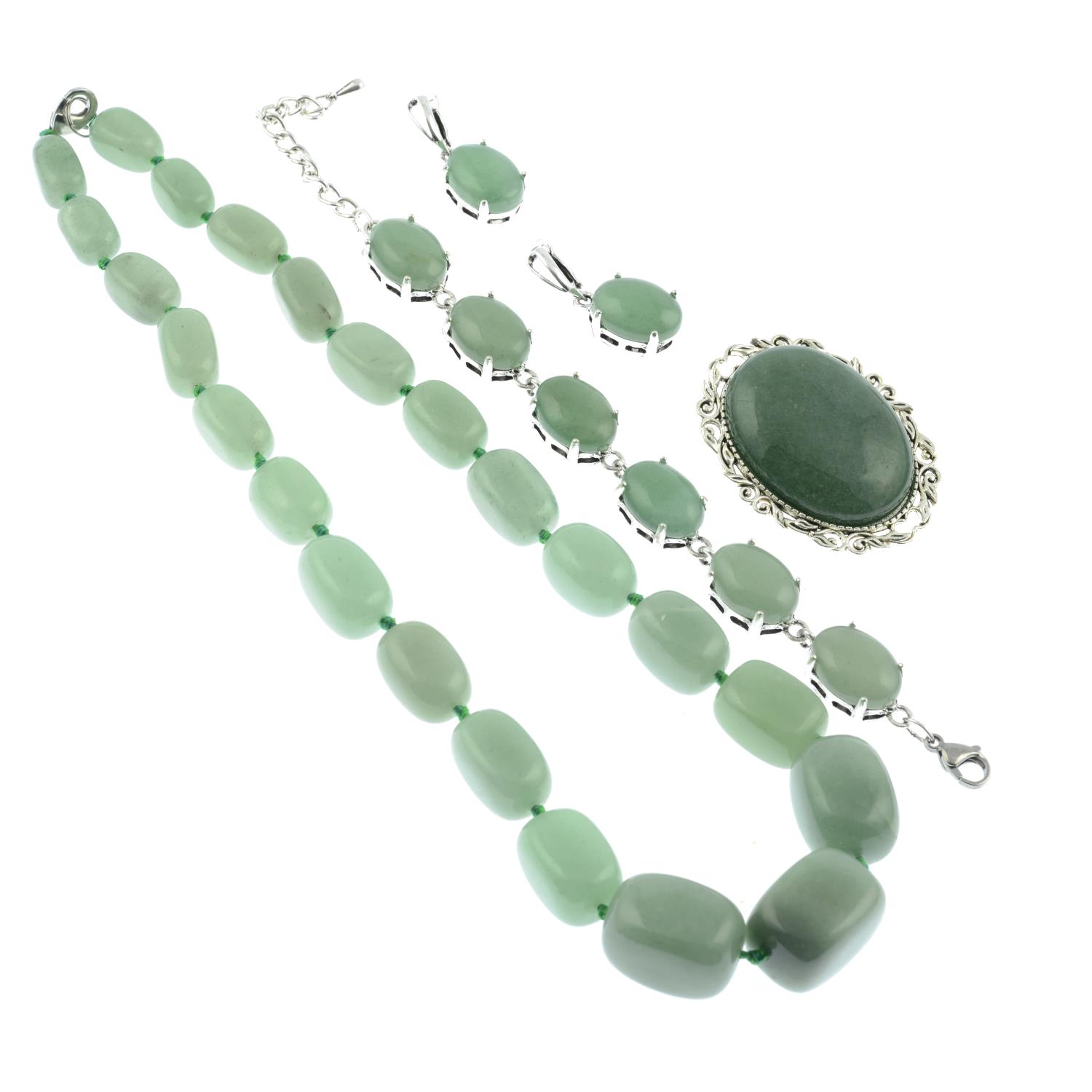 A suite of aventurine quartz jewellery, - Image 2 of 2