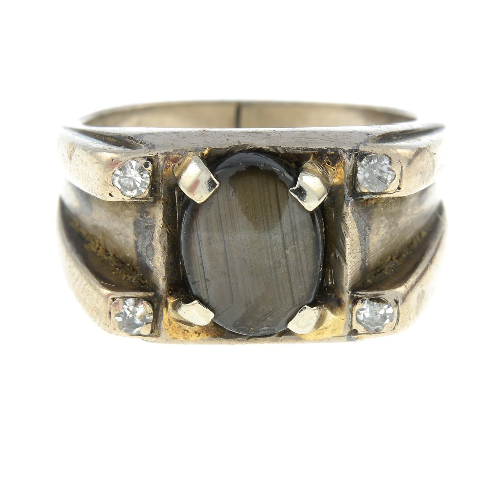 A black sapphire single-stone ring.Ring size N1/2.