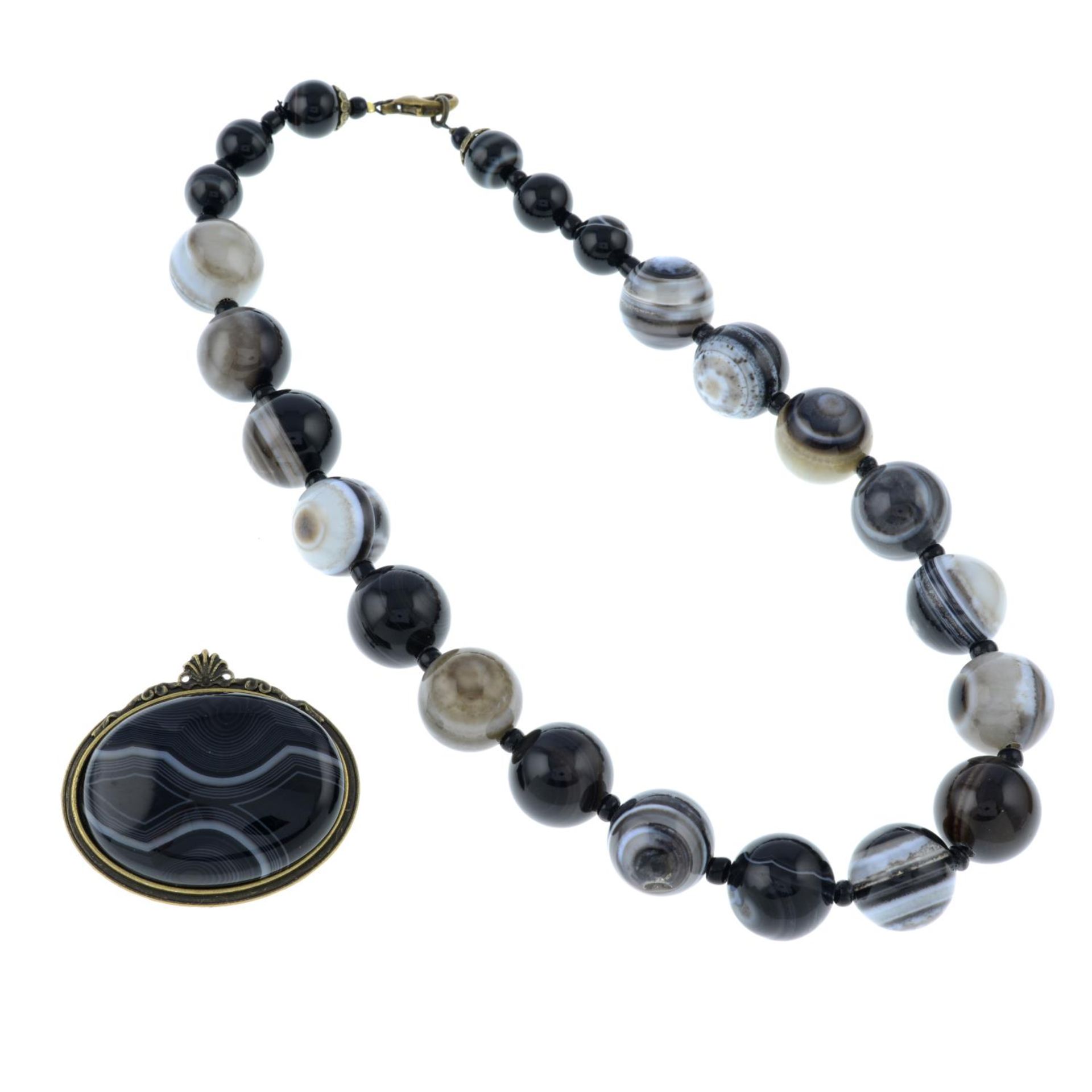 A banded agate brooch, pair of earrings and a necklace.Length of necklace 43.3cms. - Image 2 of 2