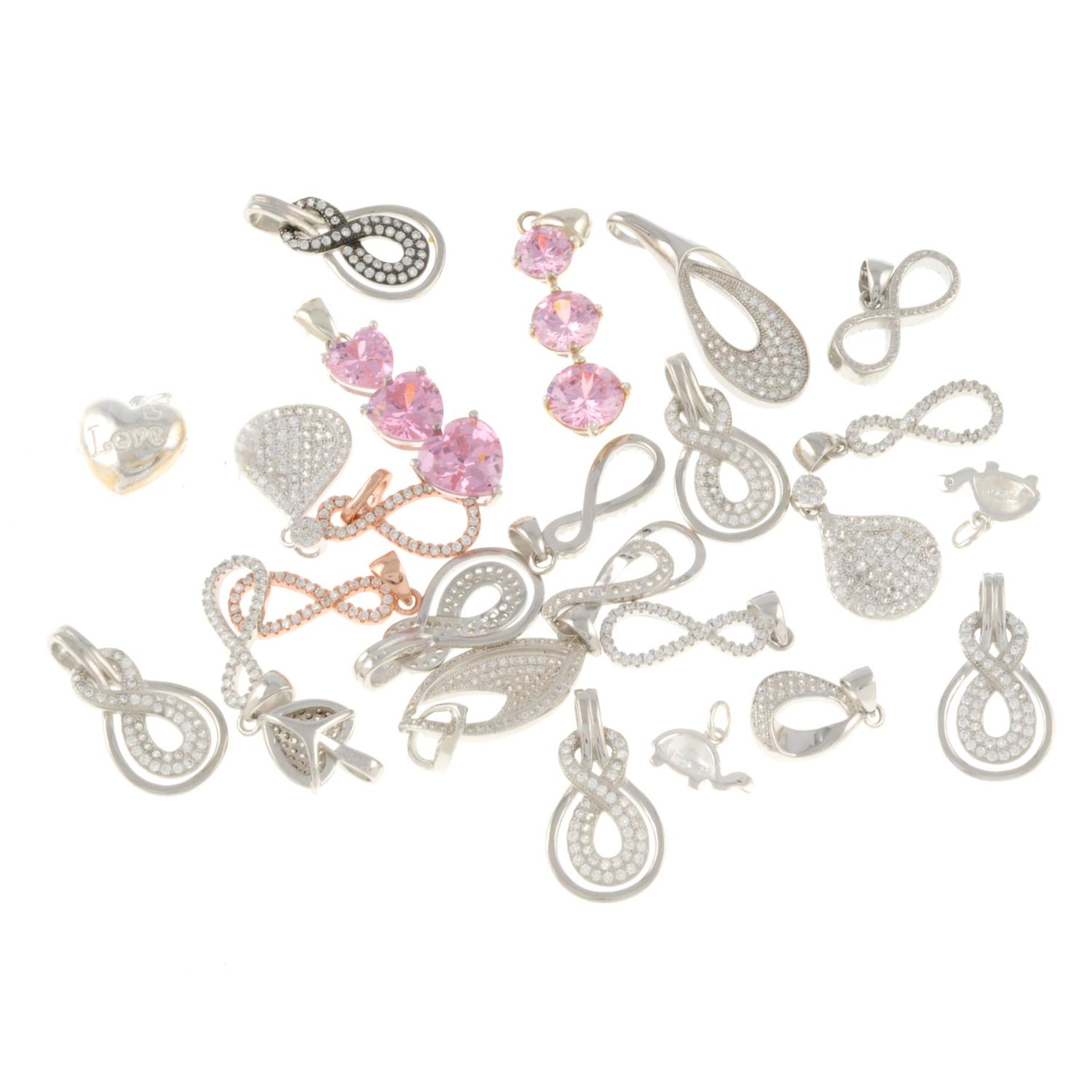 A selection of pendants, to include a pink cubic zirconia triple heart pendant. - Image 2 of 2