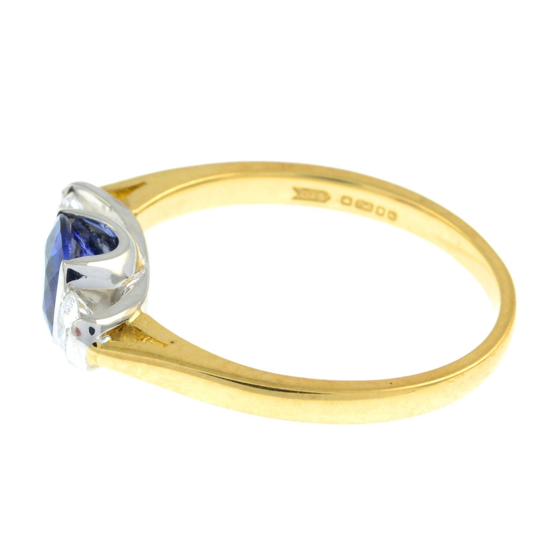 An 18ct gold sapphire and brilliant-cut diamond three-stone ring.Sapphire calculated weight 0.65ct, - Bild 3 aus 3