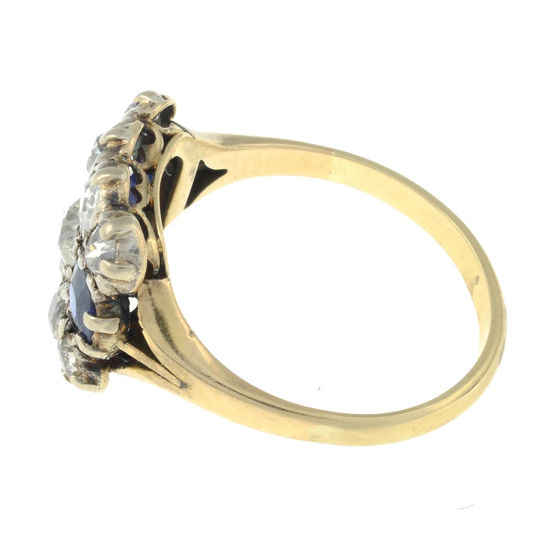 A late 19th century gold sapphire and old-cut diamond dress ring.Estimated total diamond weight - Bild 2 aus 3