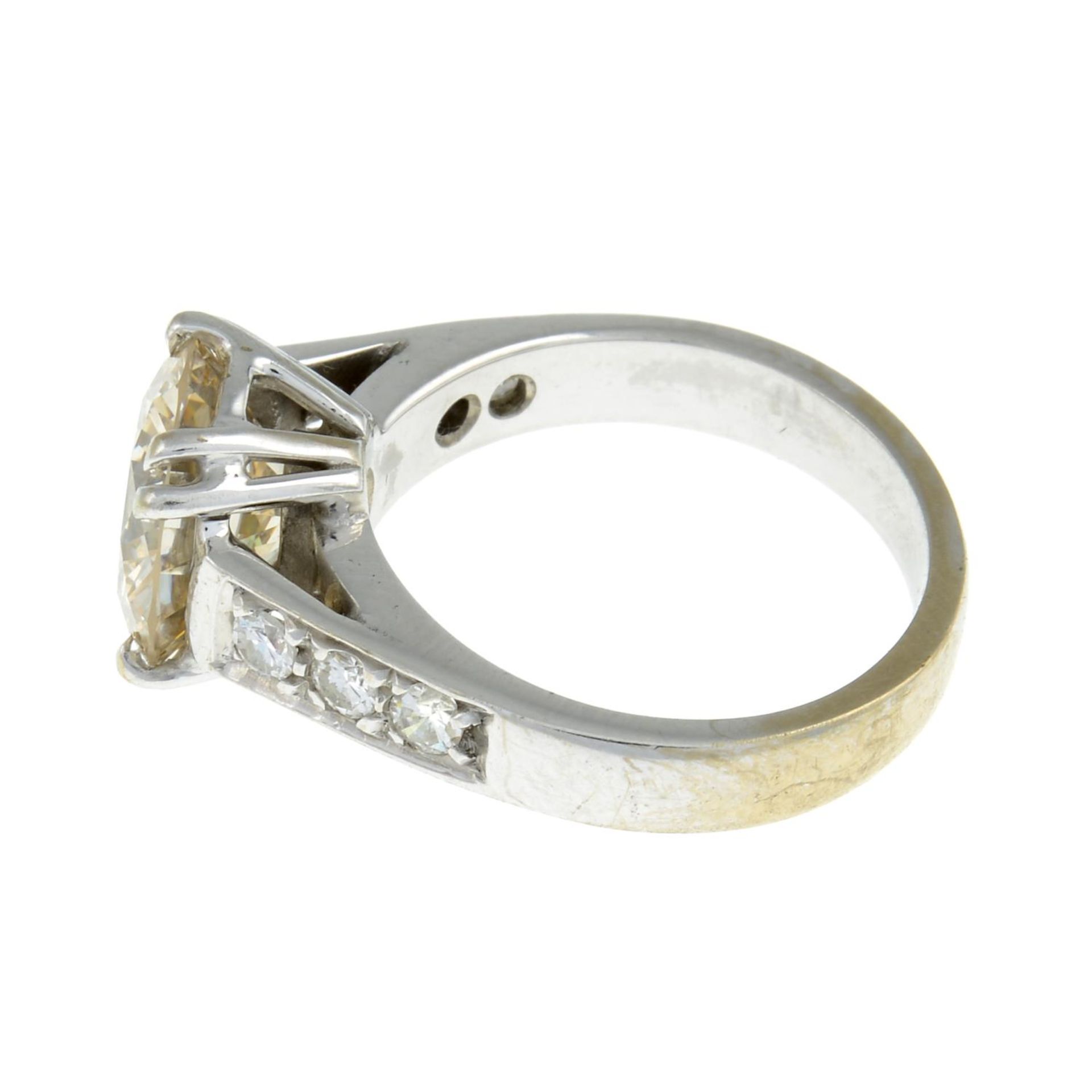 A brilliant-cut diamond single-stone ring, with pavé-set diamond shoulders. - Image 2 of 5