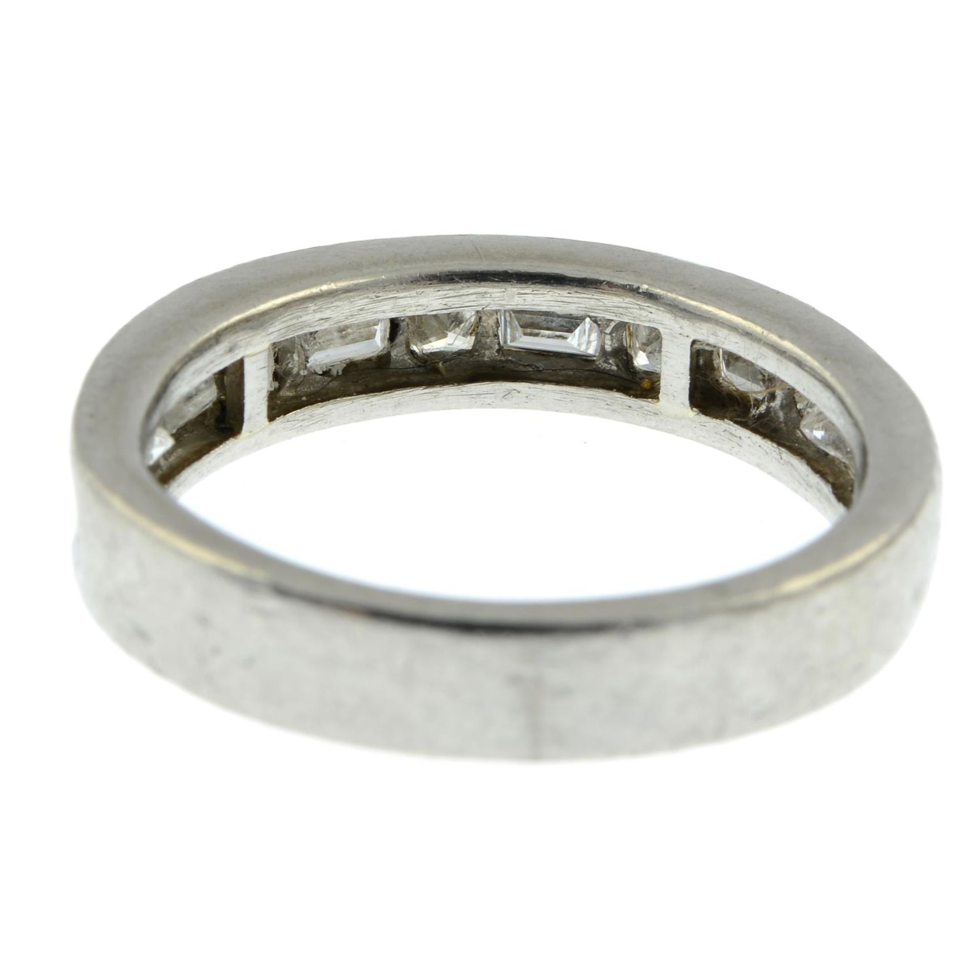 A vari-cut diamond half eternity ring.Estimated total diamond weight 1.10cts, - Bild 3 aus 3