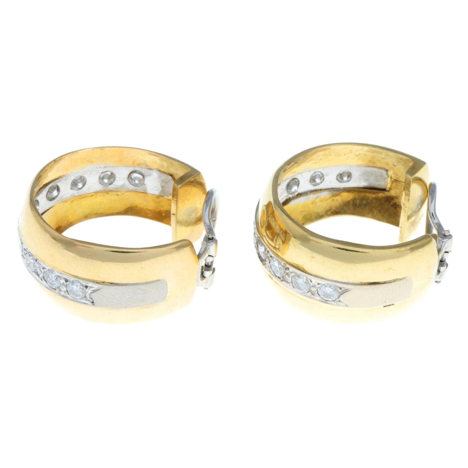 A pair of brilliant-cut diamond hoop earrings.Estimated total diamond weight 1.60cts, - Bild 2 aus 3