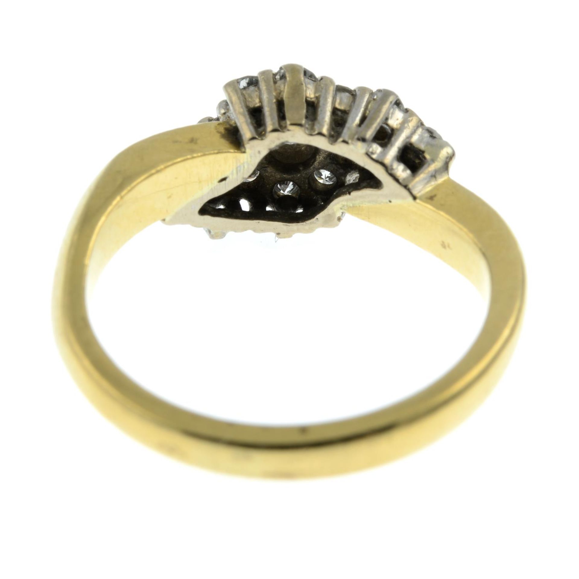 An 18ct gold brilliant-cut diamond cluster ring.Estimated total diamond weight 0.50ct.Hallmarks for - Bild 3 aus 3