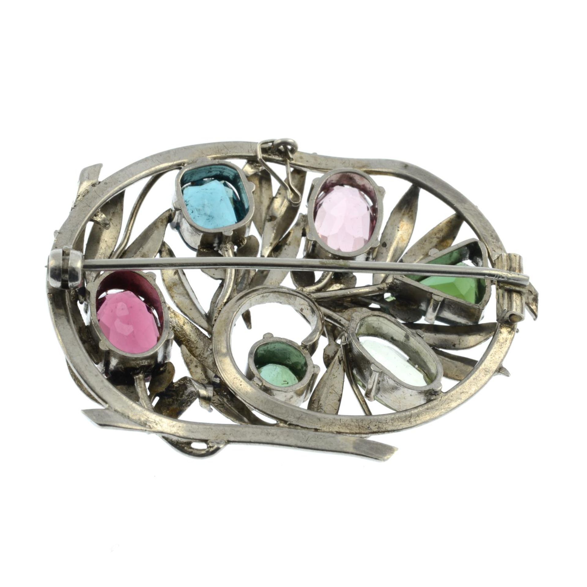 An Arts and Crafts silver vari-hue tourmaline brooch, Attributed to Edith Linnell.Length 3.8cms. - Bild 2 aus 2