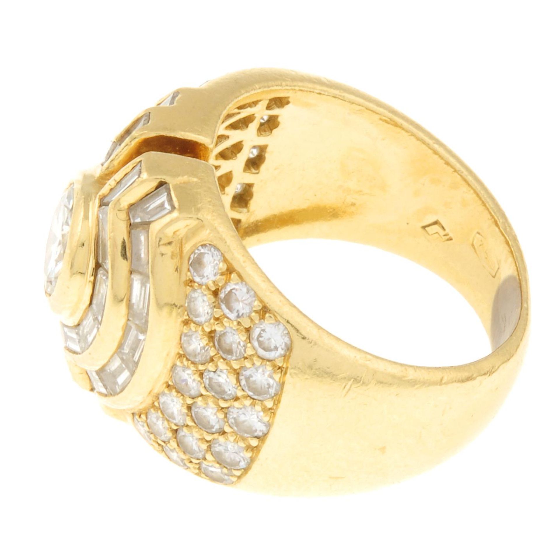A vari-cut diamond ring. - Image 2 of 4