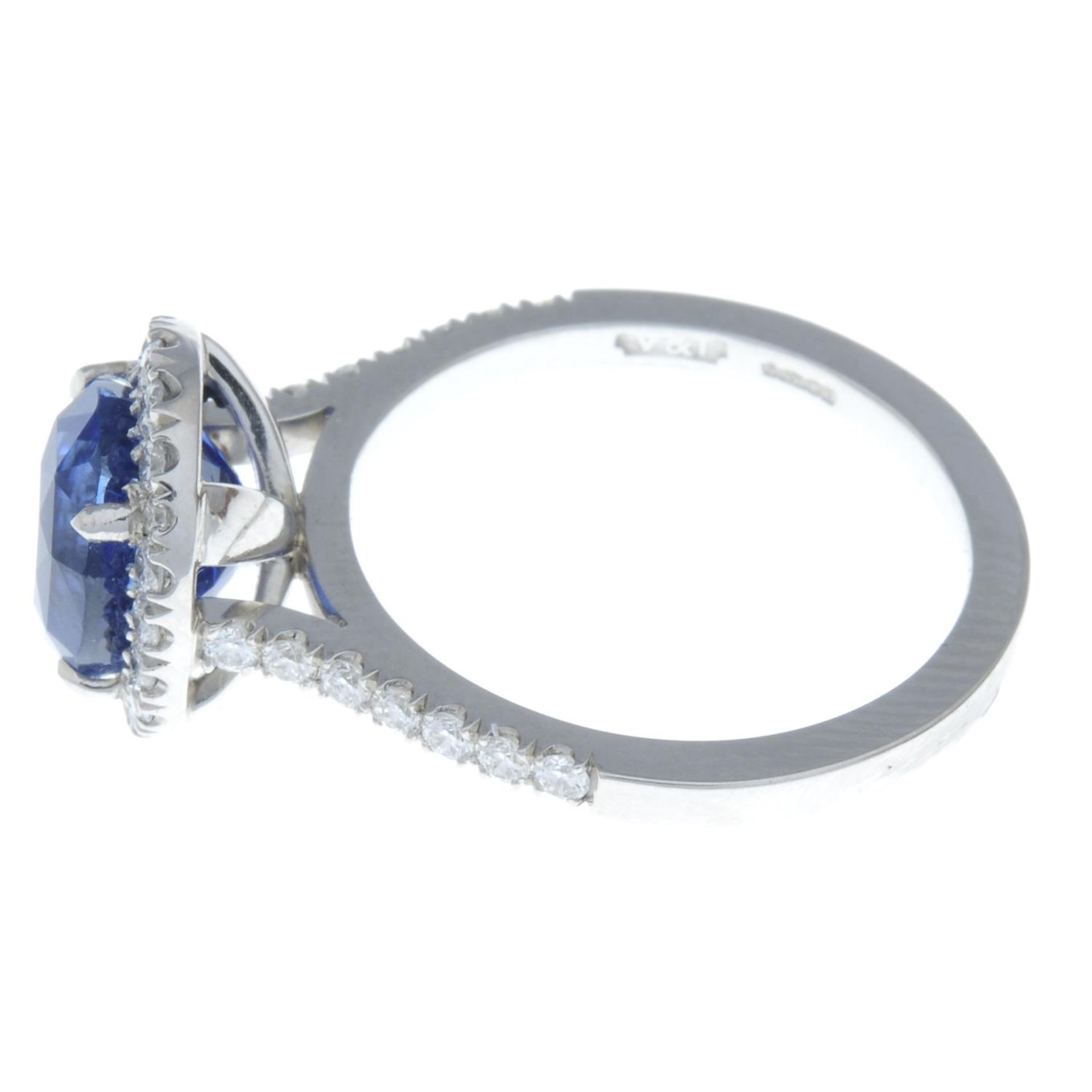A platinum sapphire and brilliant-cut diamond cluster ring.Sapphire calculated weight 3cts, - Image 2 of 4
