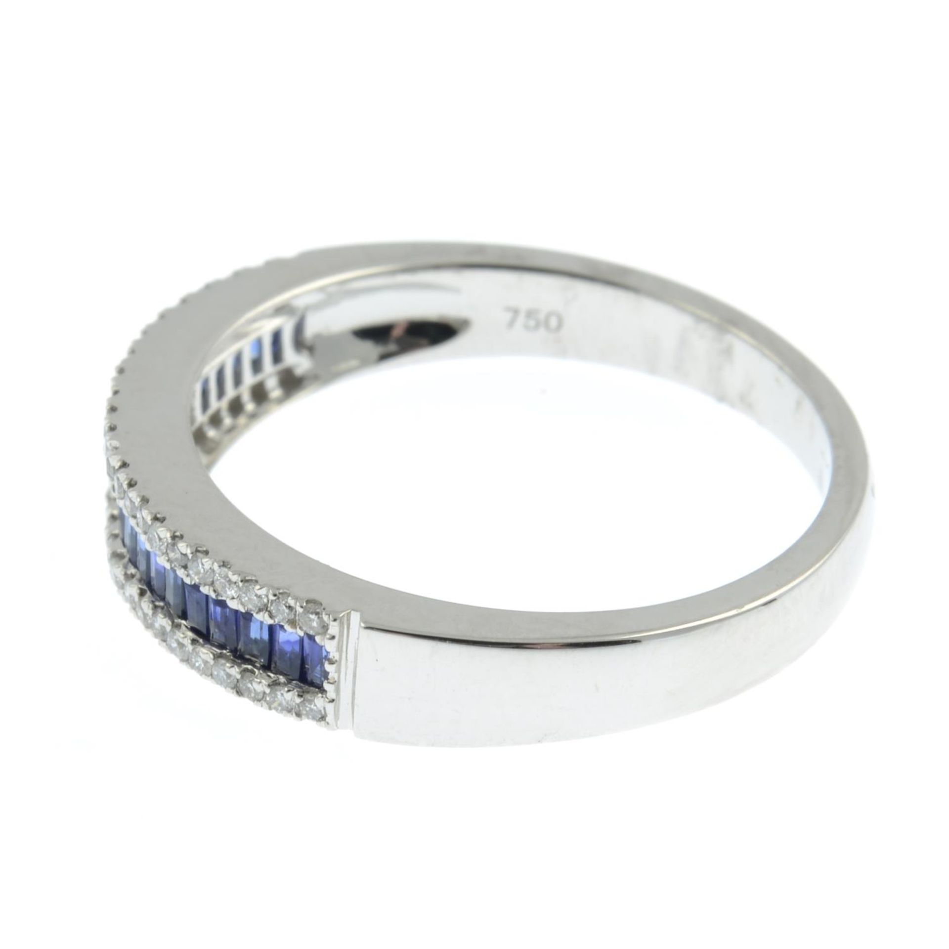 An 18ct gold brilliant-cut diamond and sapphire band ring.Total sapphire weight 0.46ct.Total - Bild 3 aus 3