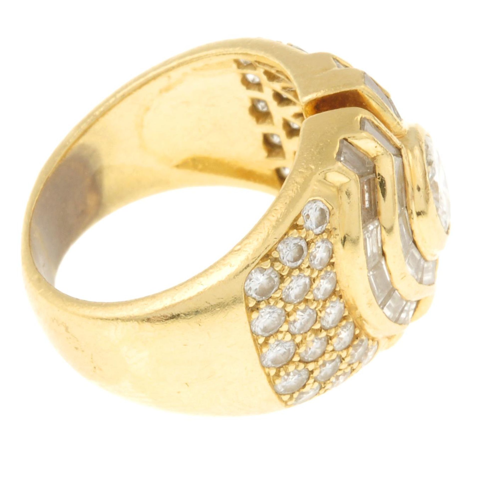 A vari-cut diamond ring. - Image 3 of 4