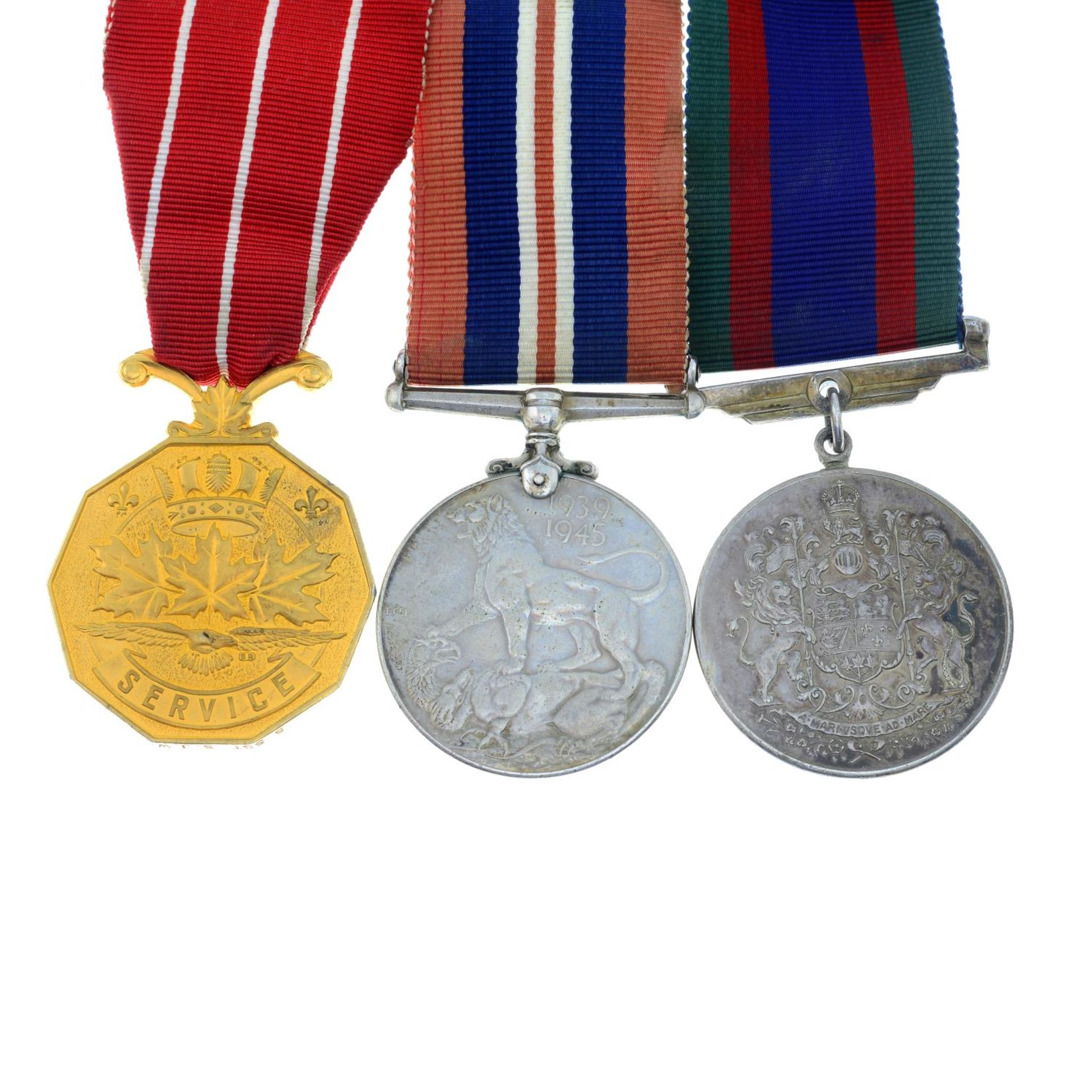 A group of three medals comprising Canadian Volunteer Service Medal, - Bild 2 aus 2
