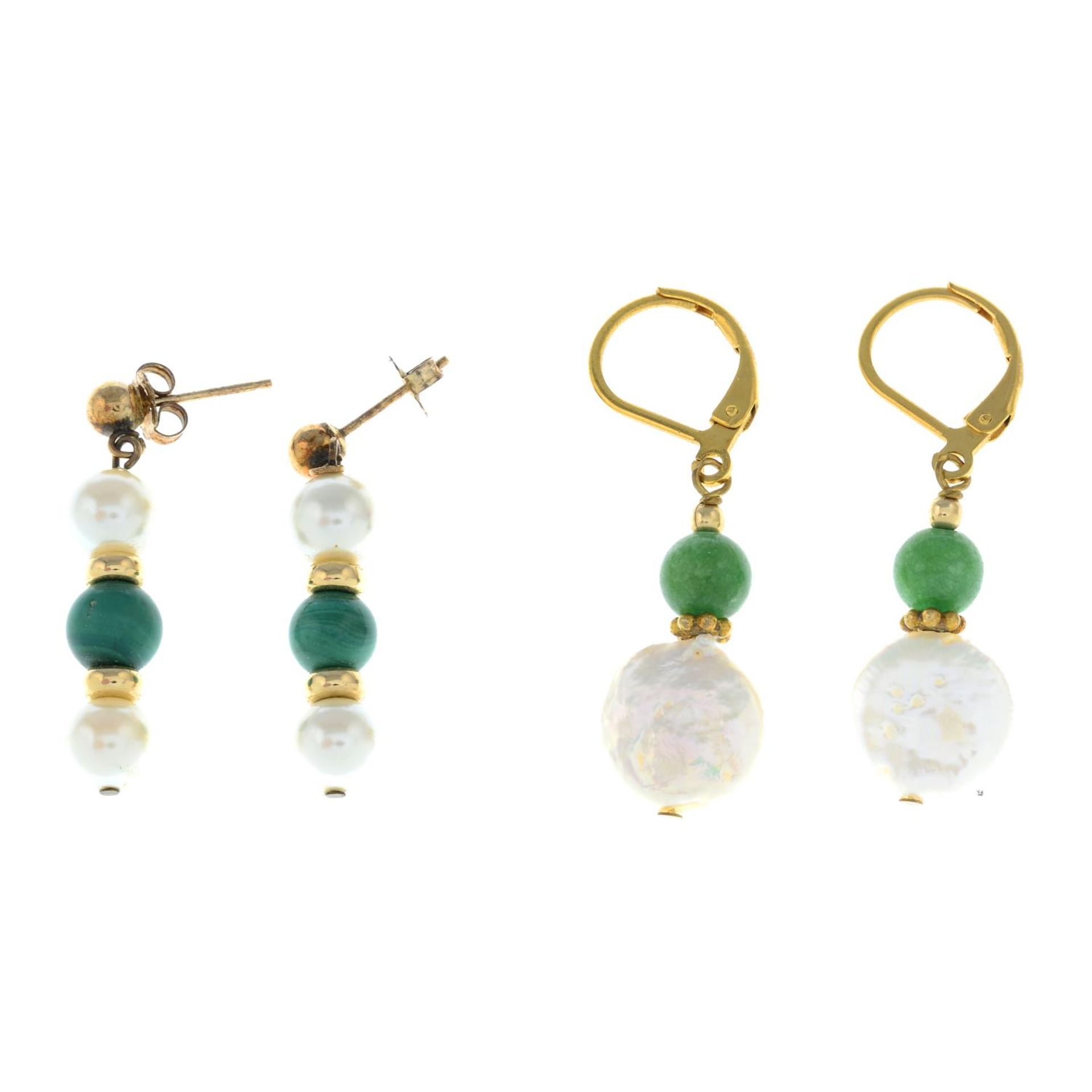 Cultured pearl and malachite drop earrings, length 3cms, total weight 2.8gms. - Bild 2 aus 2