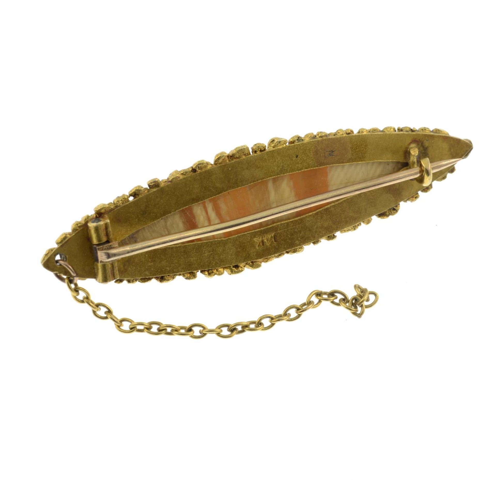 An amber brooch.Stamped 14K.Length 5cms. - Bild 2 aus 2